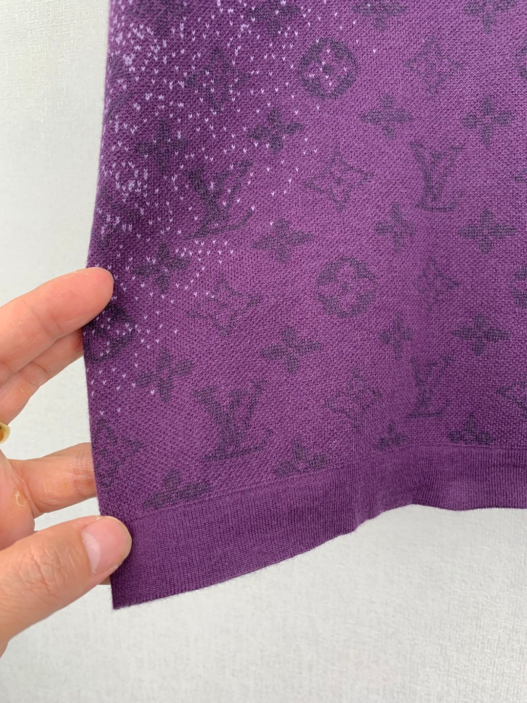 LV 高仿 漸層滿版Monogram針織短袖T恤 紫色寬鬆款| 8 LV 高仿 漸層滿版Monogram針織短袖T恤 紫色寬鬆款