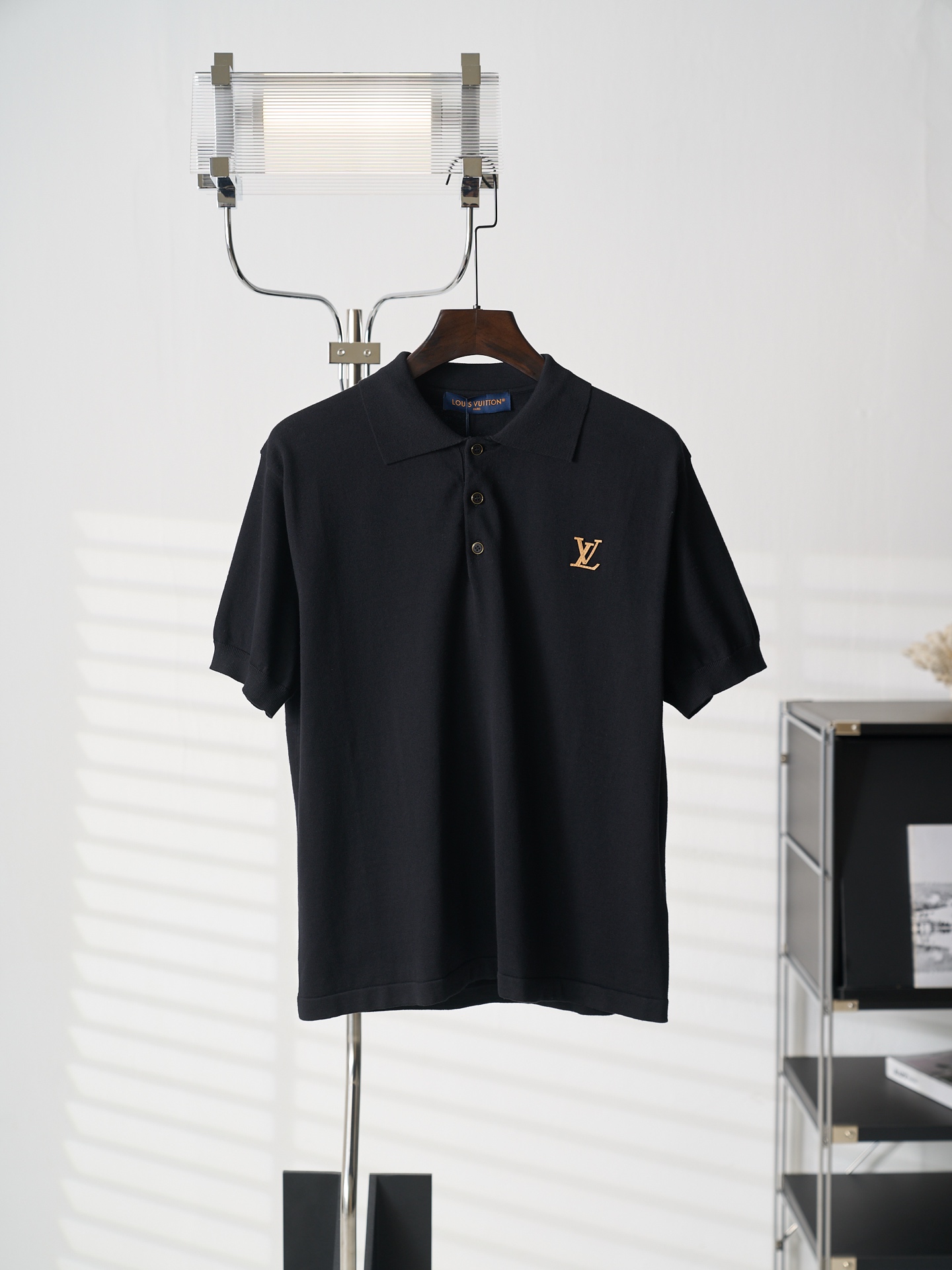 LV 高仿 刺繡Logo翻領短袖Polo衫 黑色簡約商務款