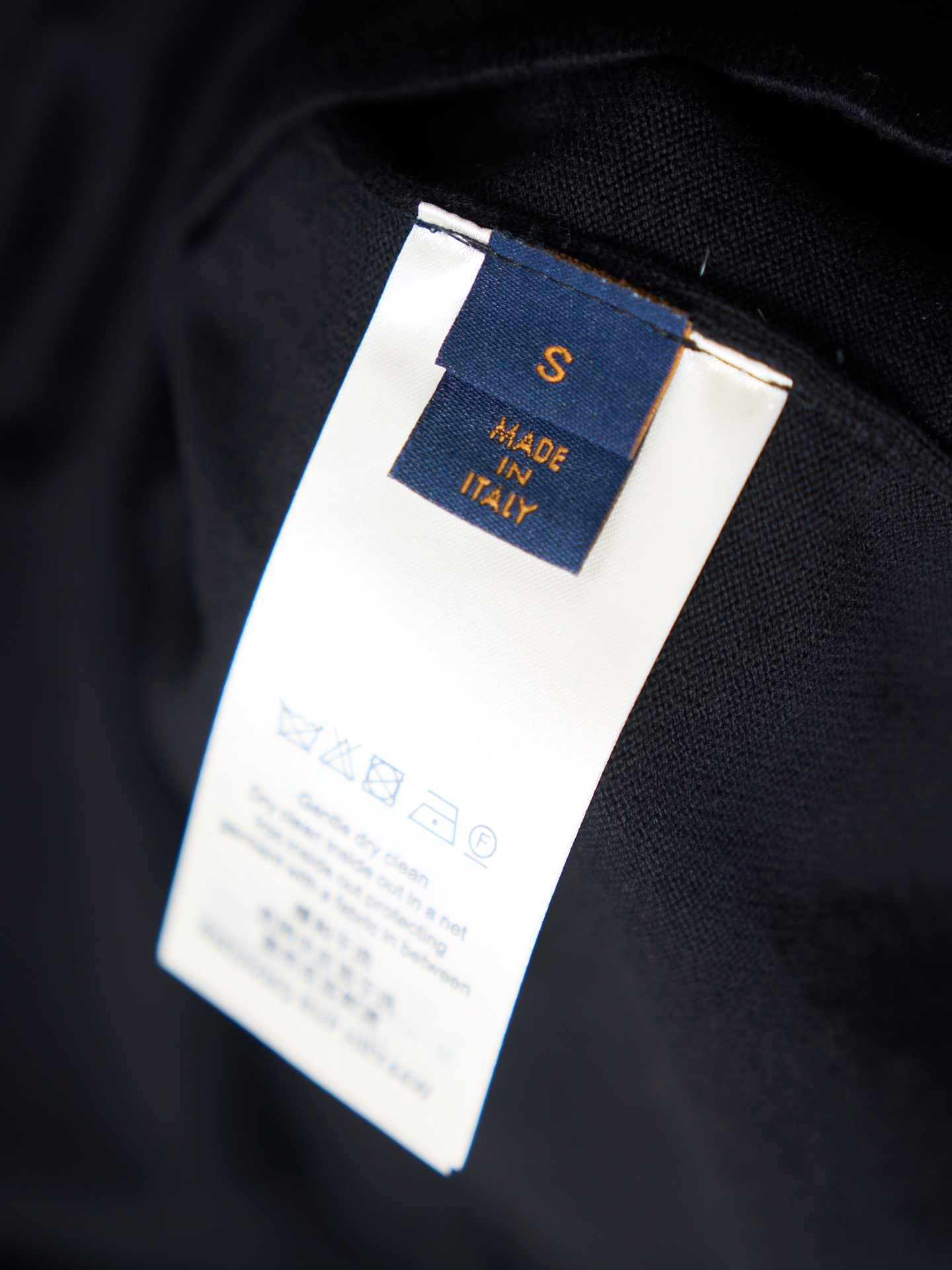 LV 高仿 刺繡Logo翻領短袖Polo衫 黑色簡約商務款| 15 LV 高仿 刺繡Logo翻領短袖Polo衫 黑色簡約商務款