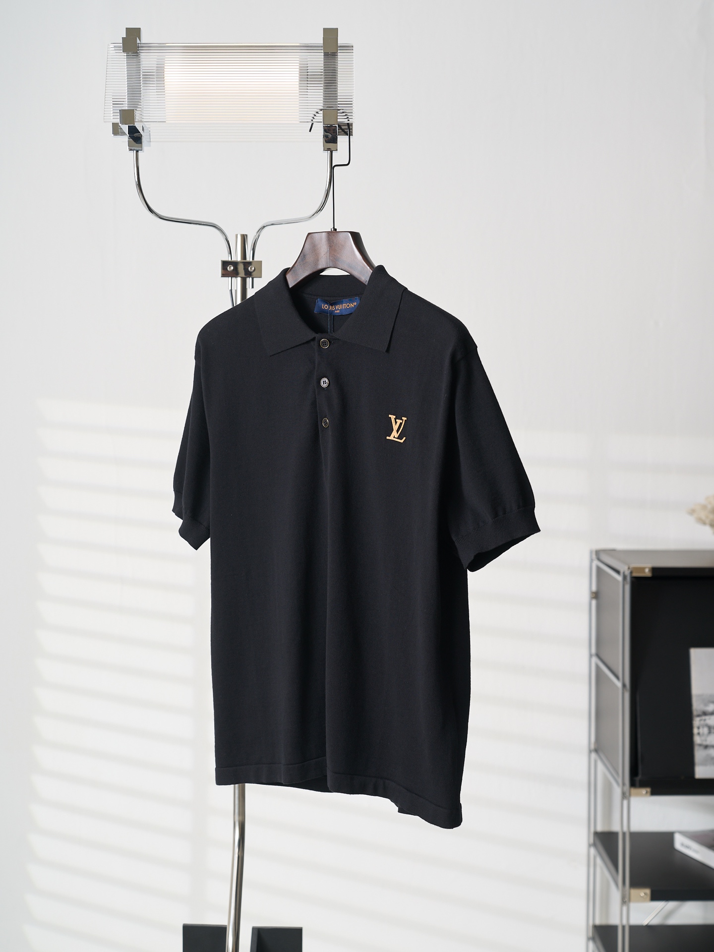 LV 高仿 刺繡Logo翻領短袖Polo衫 黑色簡約商務款| 13 LV 高仿 刺繡Logo翻領短袖Polo衫 黑色簡約商務款
