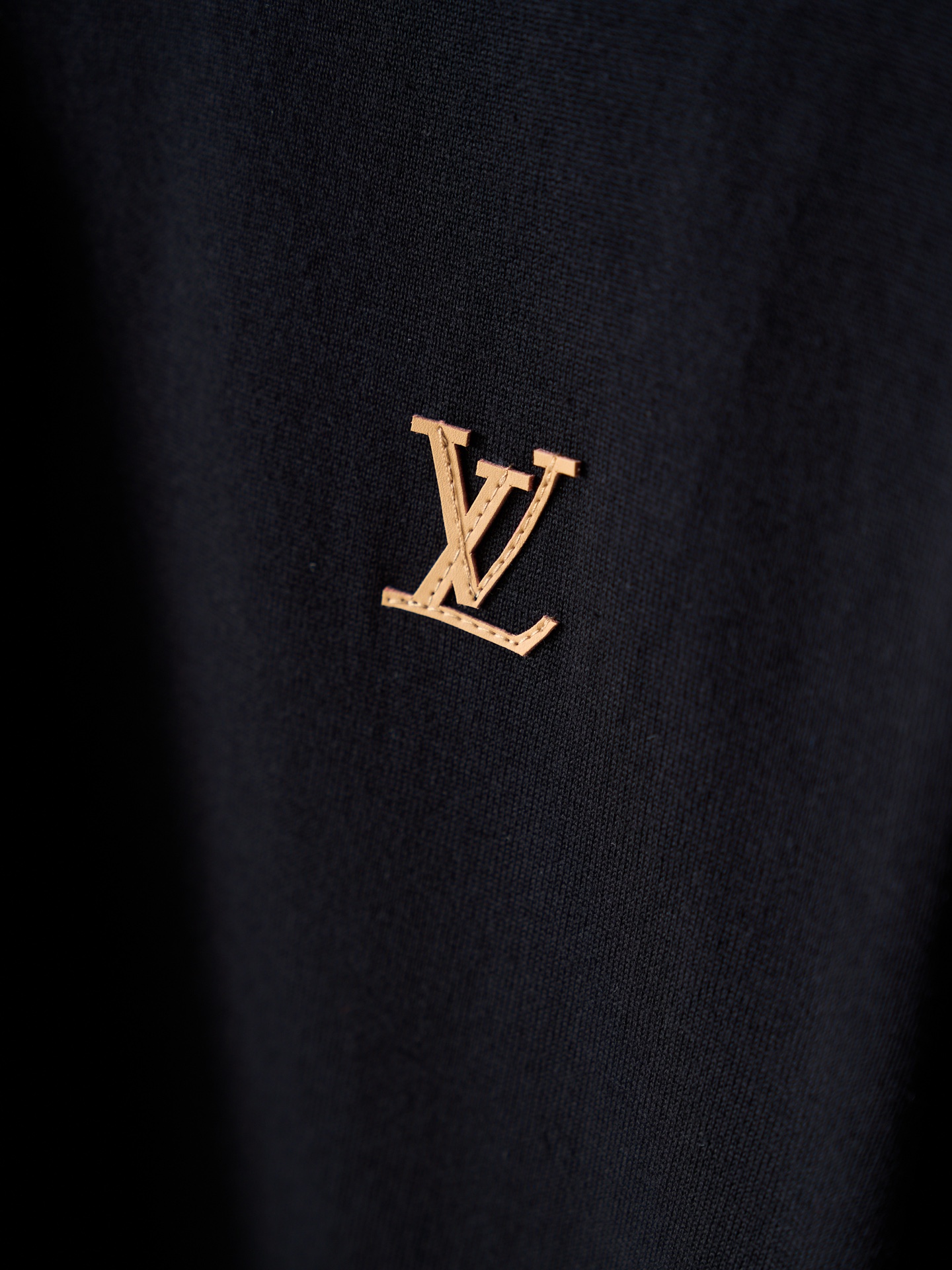 LV 高仿 刺繡Logo翻領短袖Polo衫 黑色簡約商務款| 10 LV 高仿 刺繡Logo翻領短袖Polo衫 黑色簡約商務款