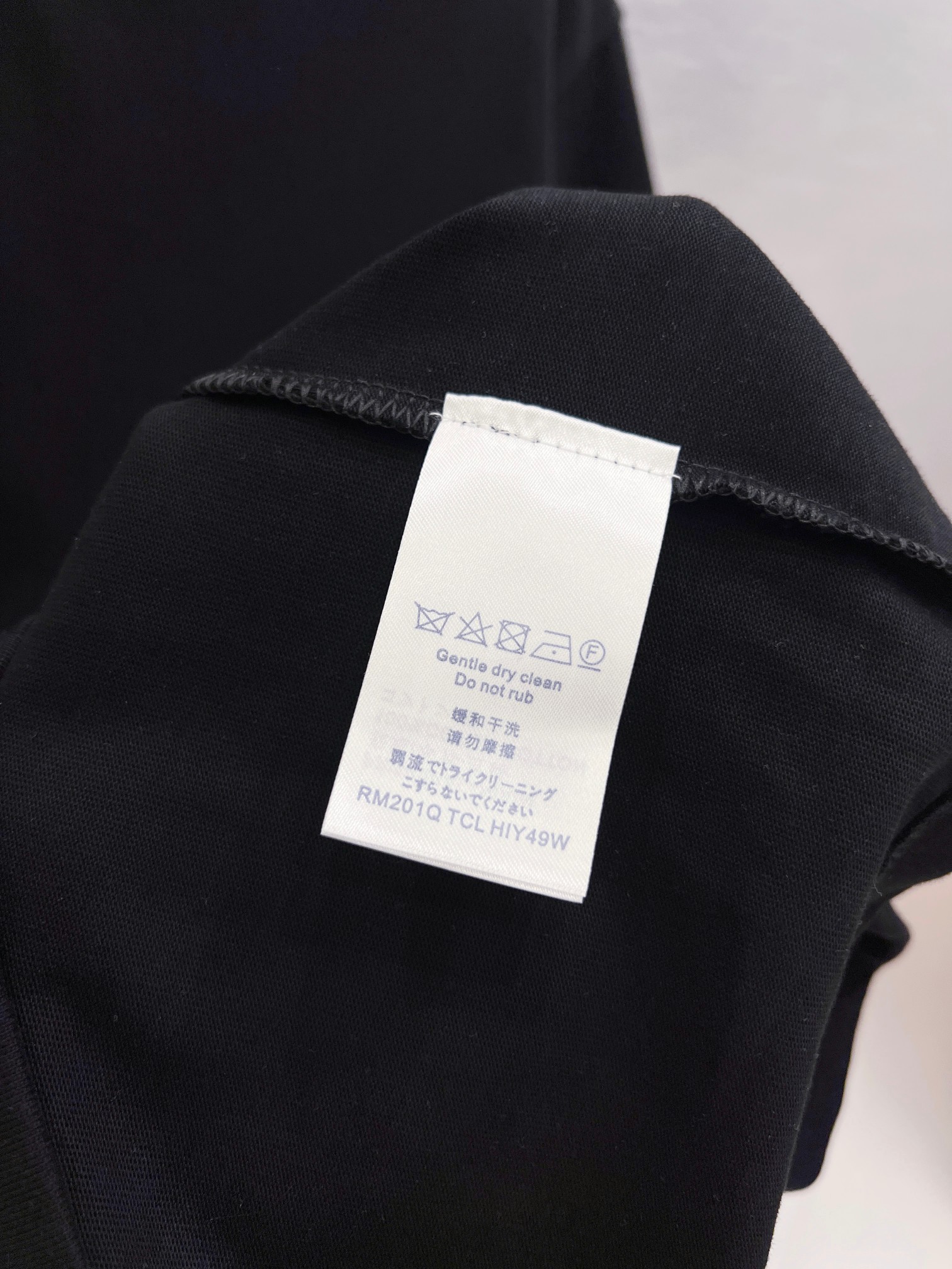 LV 高仿 塗鴉字母印花短袖T恤 黑色潮流百搭款| 10 LV 高仿 塗鴉字母印花短袖T恤 黑色潮流百搭款