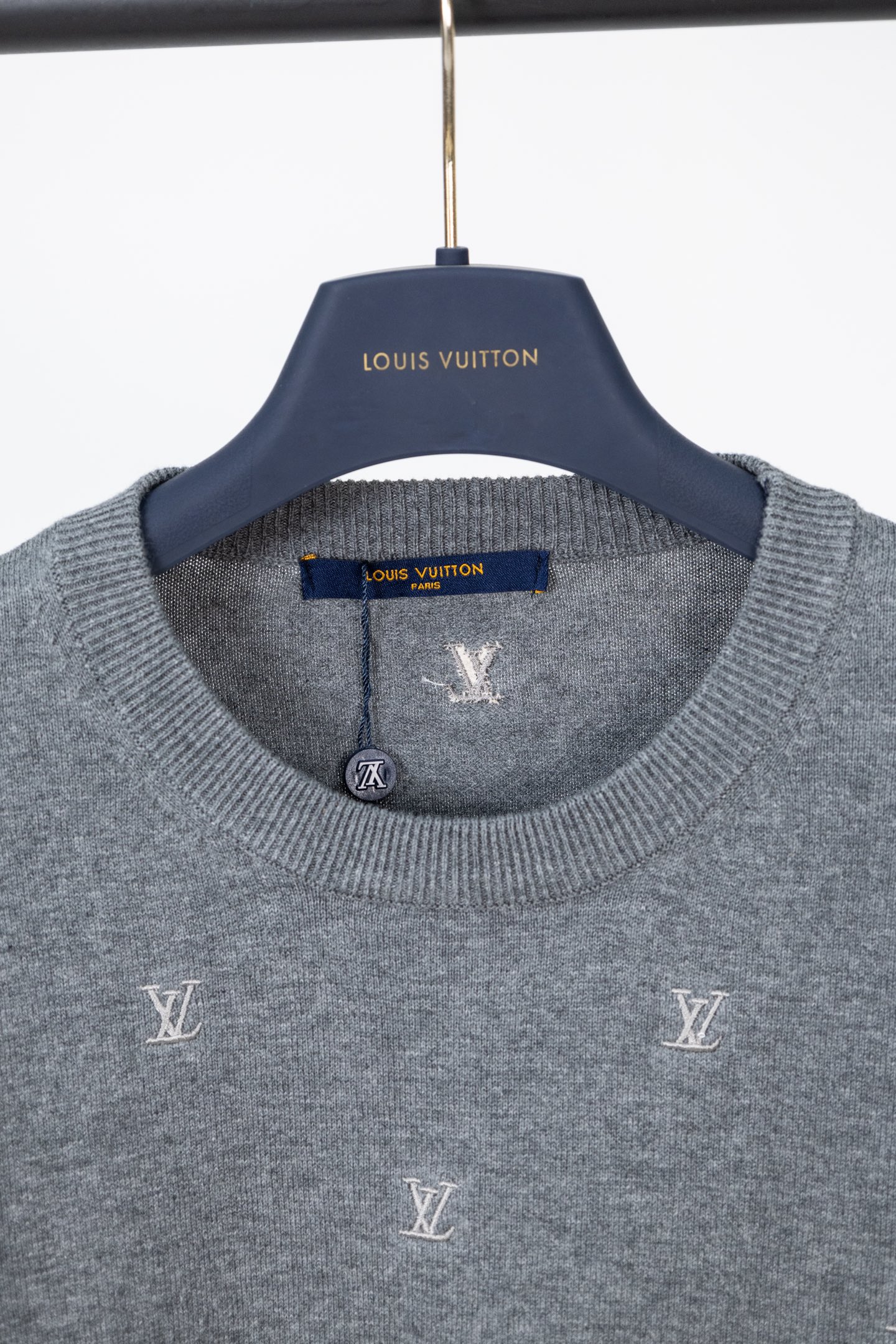 LV高仿簡約刺繡短袖T恤滿版字母設計休閒男裝| 13 LV高仿簡約刺繡短袖T恤滿版字母設計休閒男裝