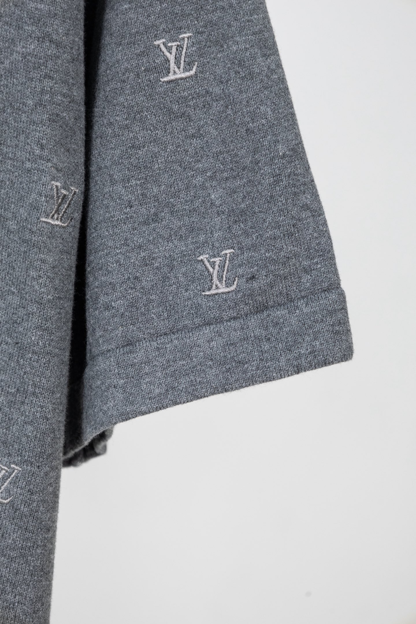 LV高仿簡約刺繡短袖T恤滿版字母設計休閒男裝| 11 LV高仿簡約刺繡短袖T恤滿版字母設計休閒男裝