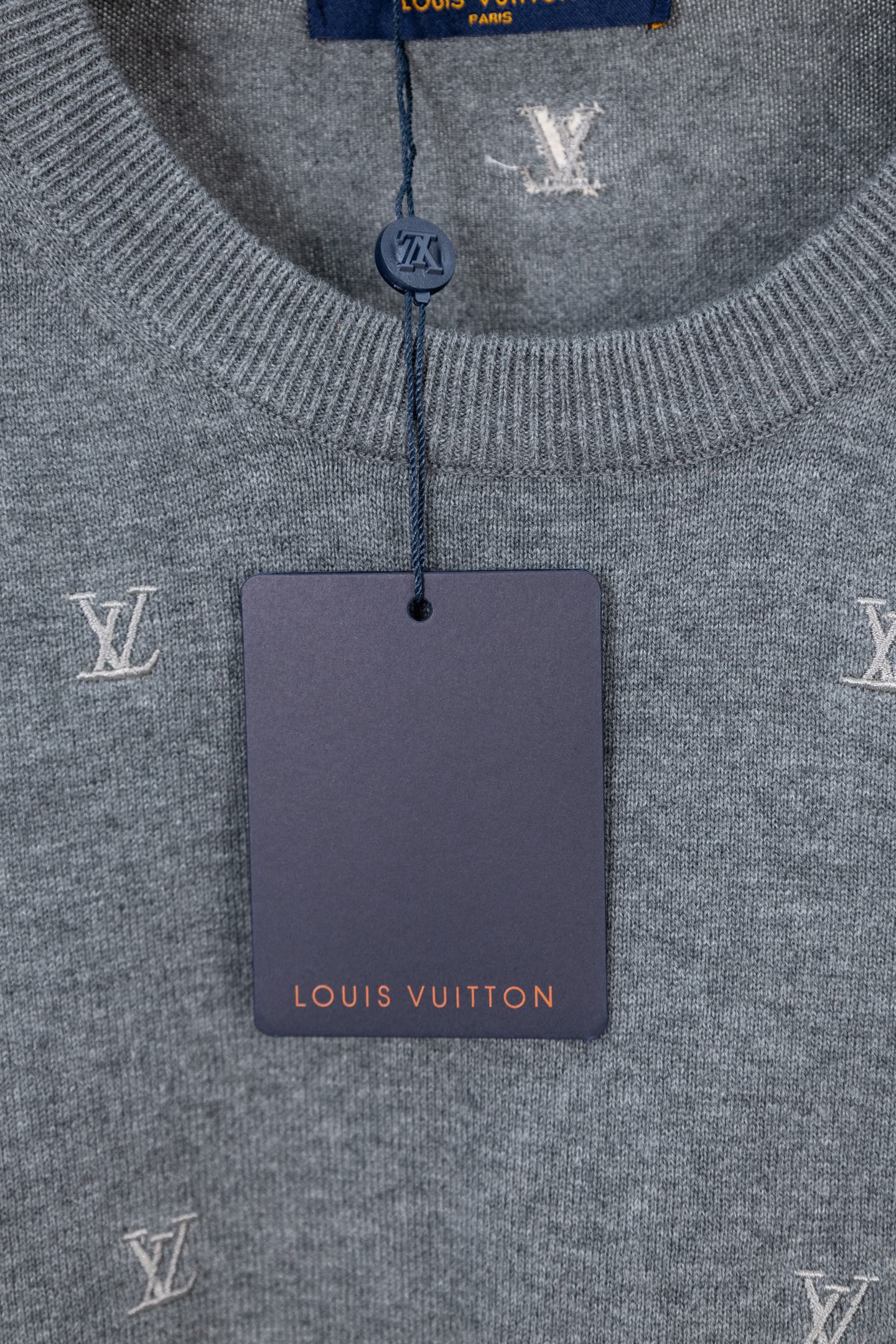 LV高仿簡約刺繡短袖T恤滿版字母設計休閒男裝| 9 LV高仿簡約刺繡短袖T恤滿版字母設計休閒男裝