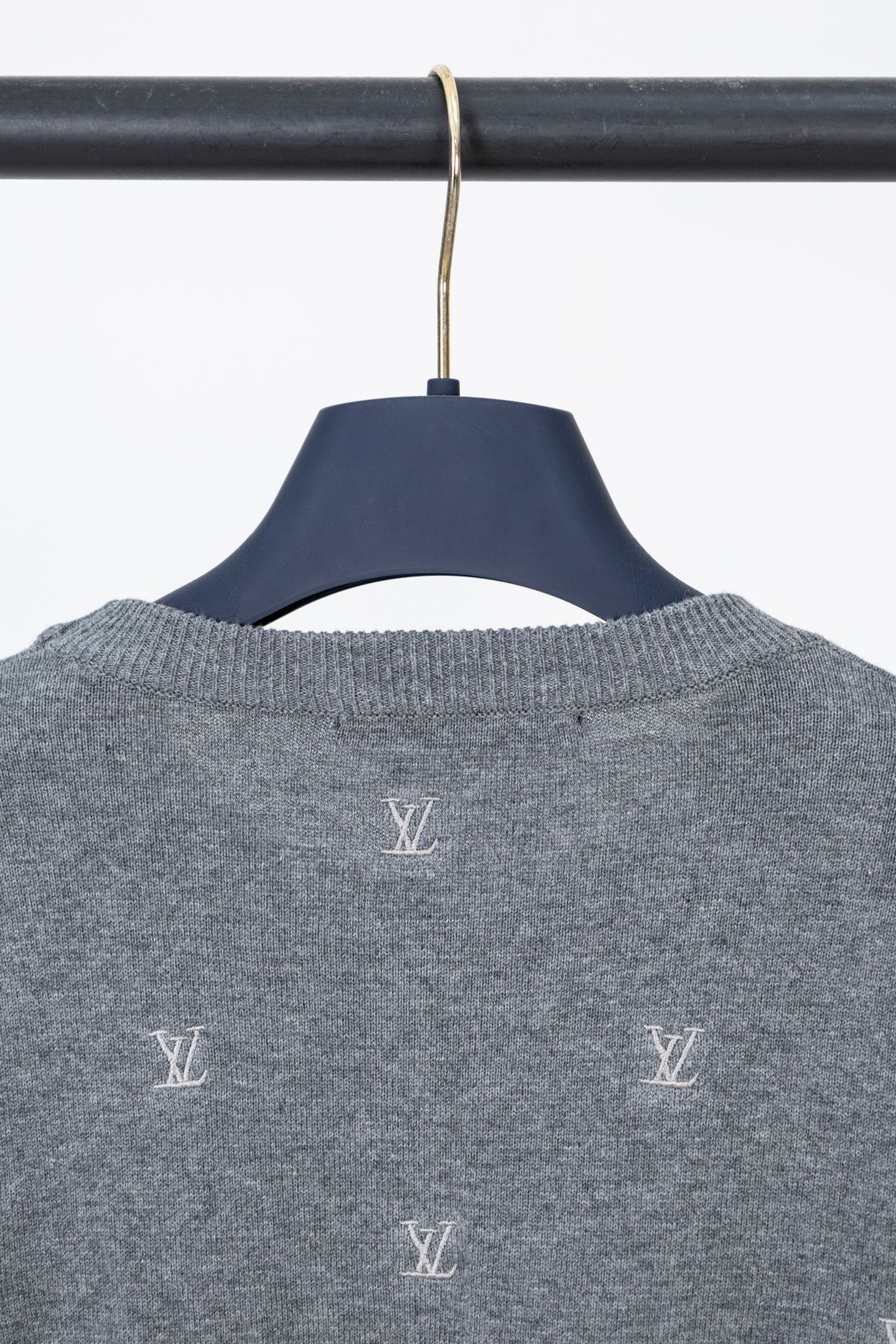 LV高仿簡約刺繡短袖T恤滿版字母設計休閒男裝| 7 LV高仿簡約刺繡短袖T恤滿版字母設計休閒男裝