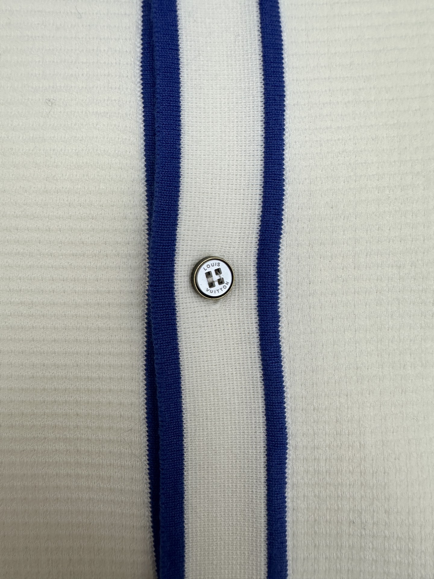 LV高仿撞色翻領短袖POLO刺繡口袋設計休閒男款| 8 LV高仿撞色翻領短袖POLO刺繡口袋設計休閒男款