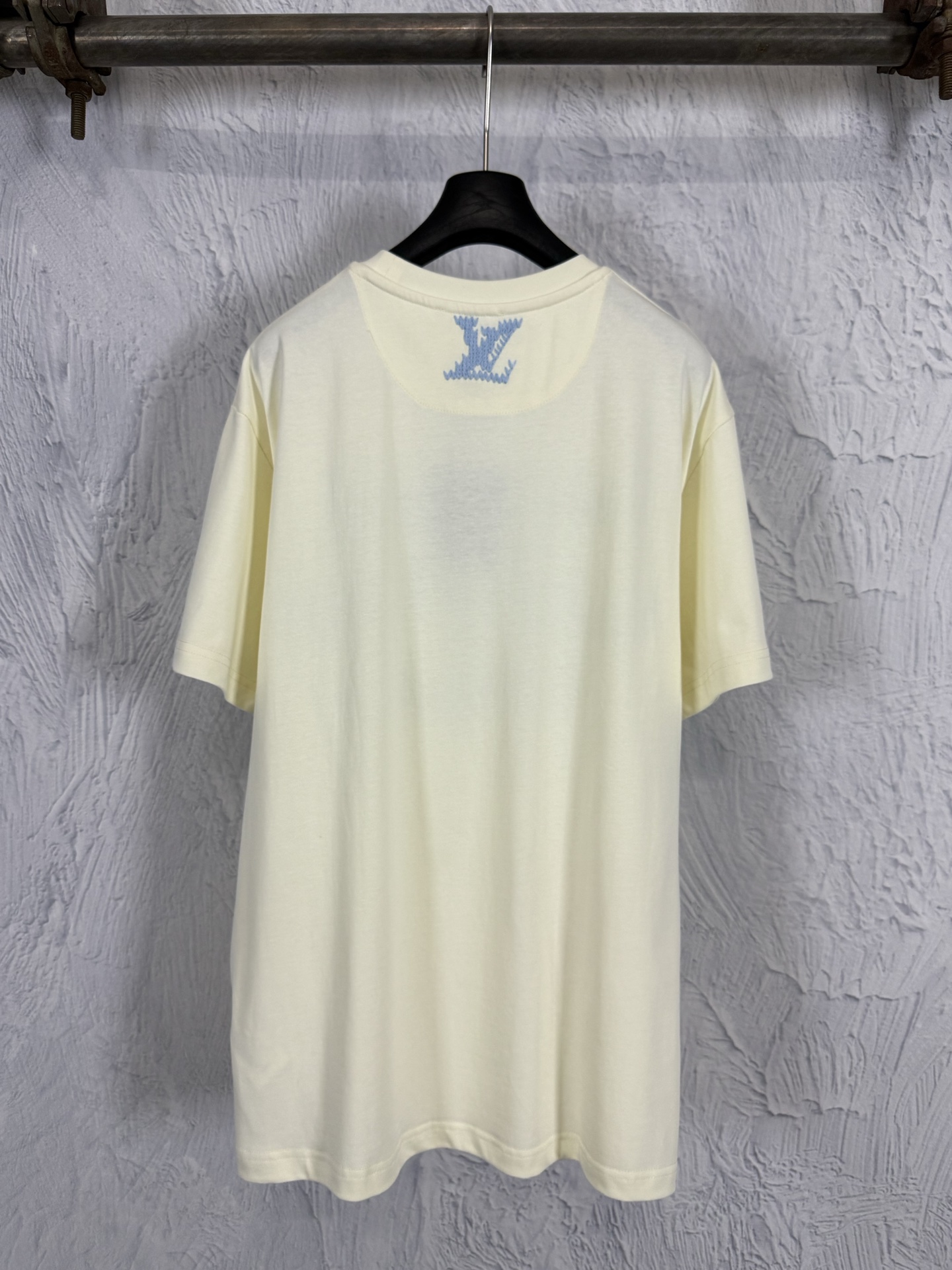 LV高仿字母刺繡短袖T恤簡約立體Logo設計百搭款| 14 LV高仿字母刺繡短袖T恤簡約立體Logo設計百搭款