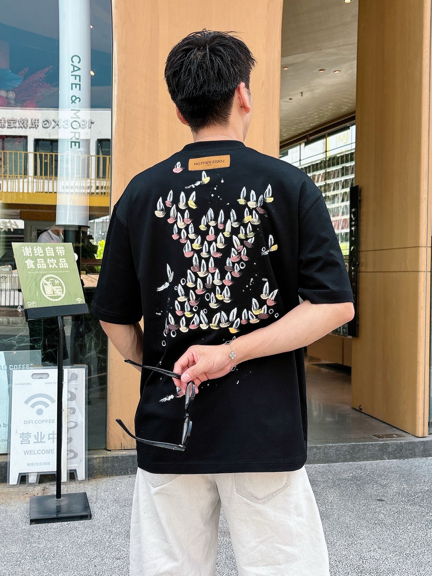 LV 原單 極簡Logo印花短袖T恤 黑色百搭款男士上衣| 12 LV 原單 極簡Logo印花短袖T恤 黑色百搭款男士上衣