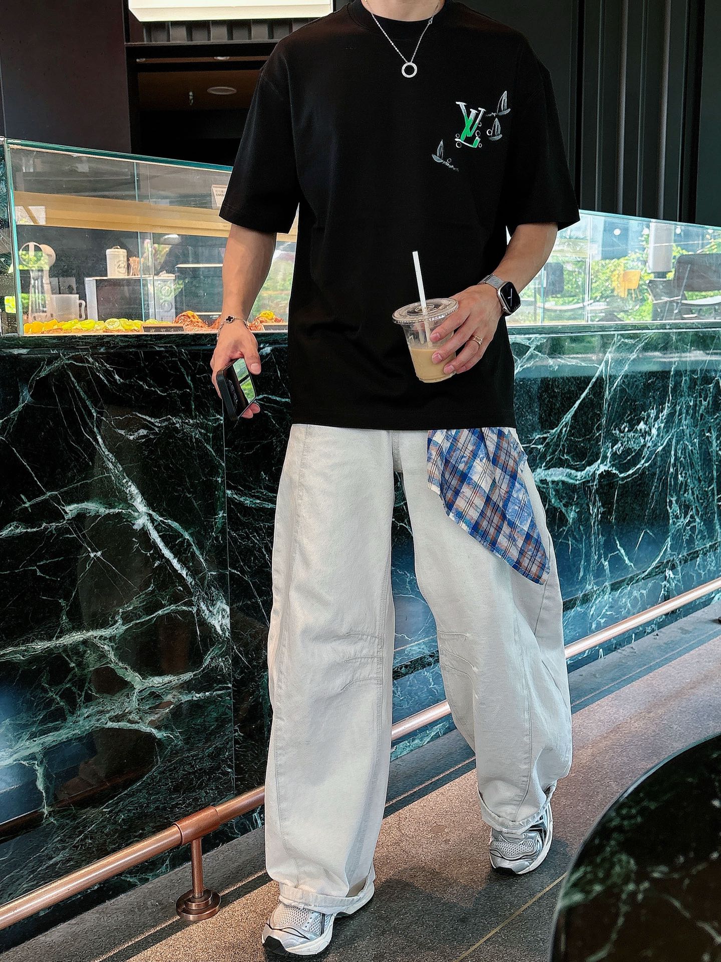 LV 原單 極簡Logo印花短袖T恤 黑色百搭款男士上衣| 9 LV 原單 極簡Logo印花短袖T恤 黑色百搭款男士上衣