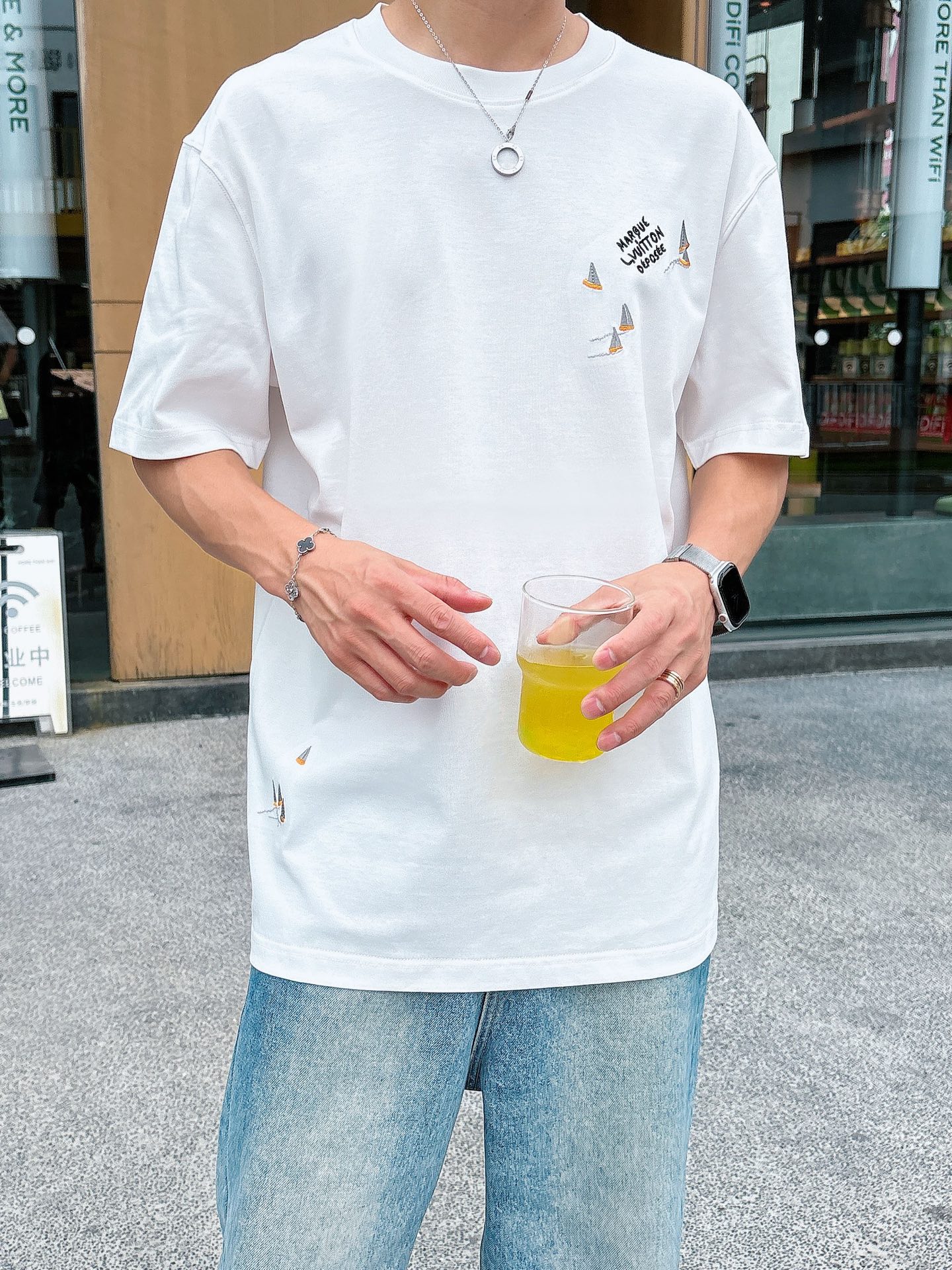 LV A貨 小圖案點綴短袖T恤 白色清新風男士休閒上衣| 6 LV A貨 小圖案點綴短袖T恤 白色清新風男士休閒上衣