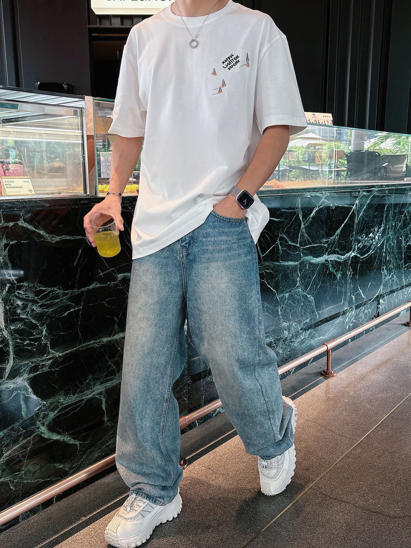 LV A貨 小圖案點綴短袖T恤 白色清新風男士休閒上衣| 9 LV A貨 小圖案點綴短袖T恤 白色清新風男士休閒上衣