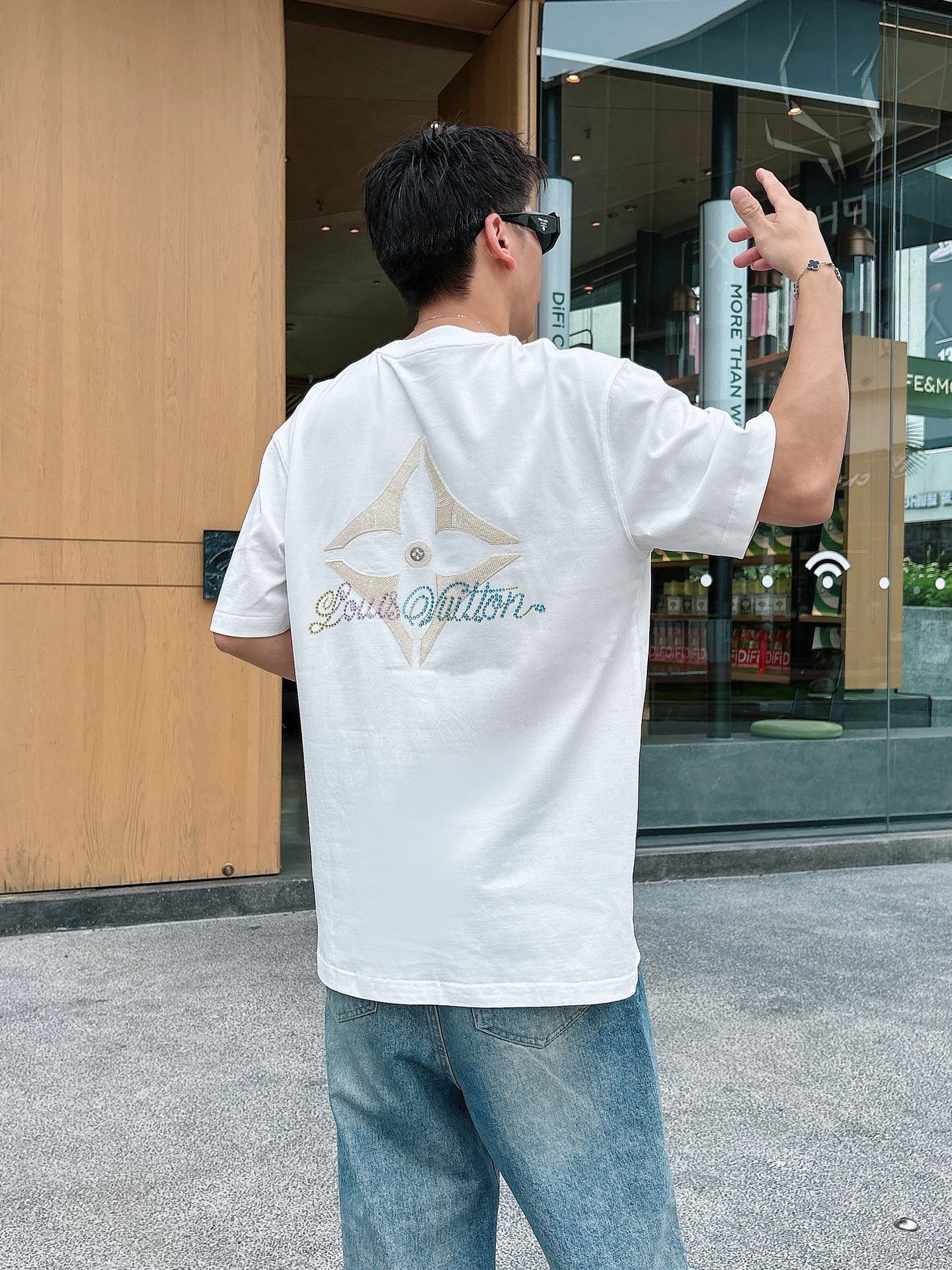 LV 高仿 字母印花短袖T恤 白色潮流款 男士寬鬆休閒上衣| 14 LV 高仿 字母印花短袖T恤 白色潮流款 男士寬鬆休閒上衣