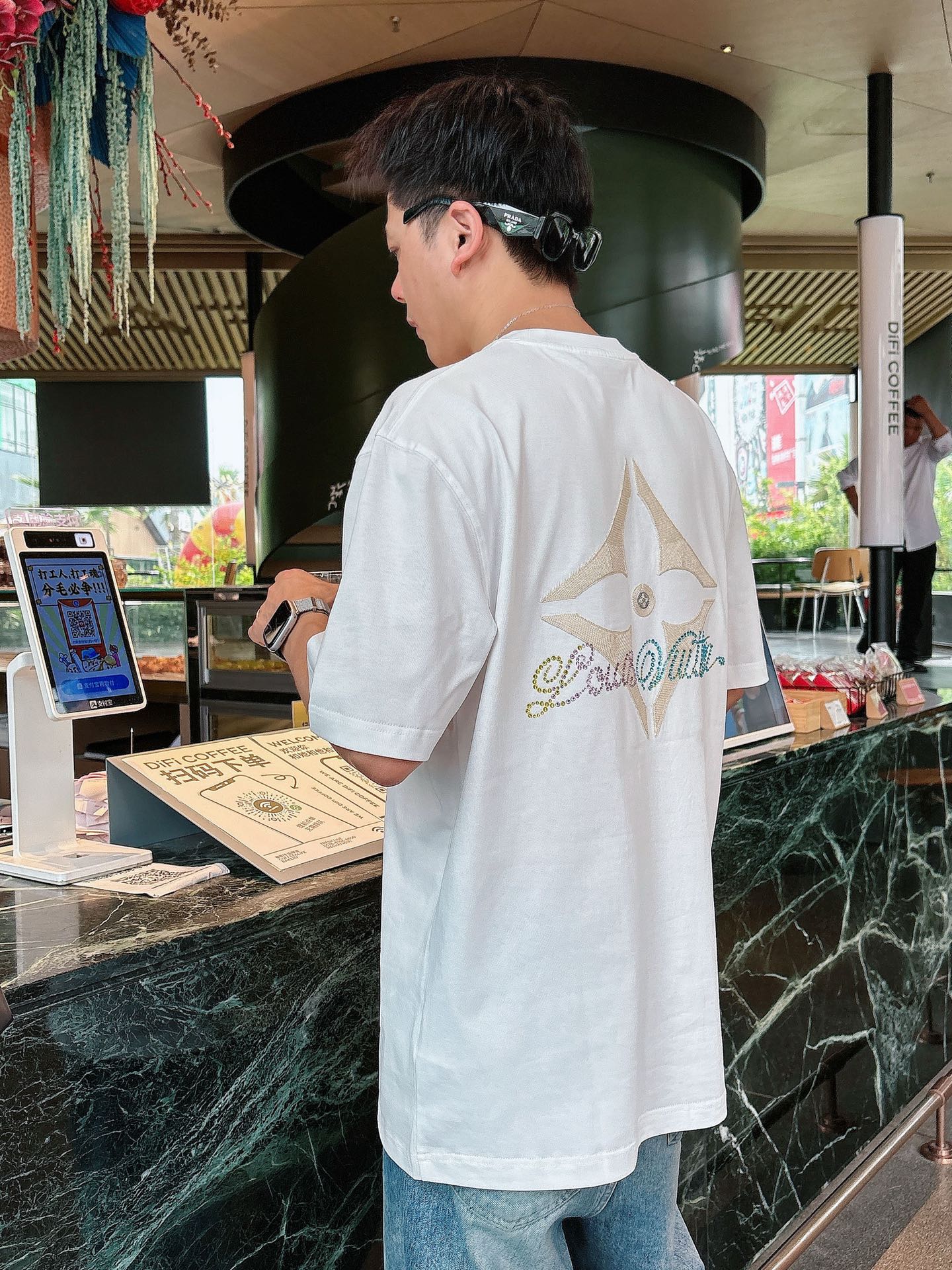LV 高仿 字母印花短袖T恤 白色潮流款 男士寬鬆休閒上衣| 11 LV 高仿 字母印花短袖T恤 白色潮流款 男士寬鬆休閒上衣