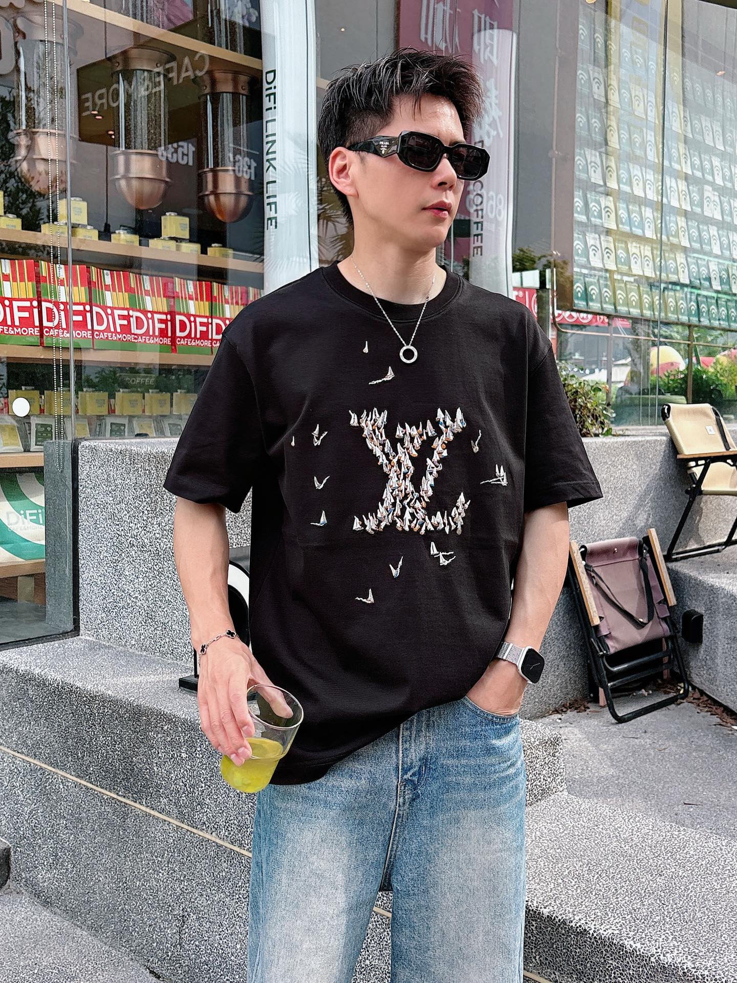 LV一比一短袖T恤 飛鳥圖案拼接字母設計 寬鬆休閒款 黑色| 6 LV一比一短袖T恤 飛鳥圖案拼接字母設計 寬鬆休閒款 黑色