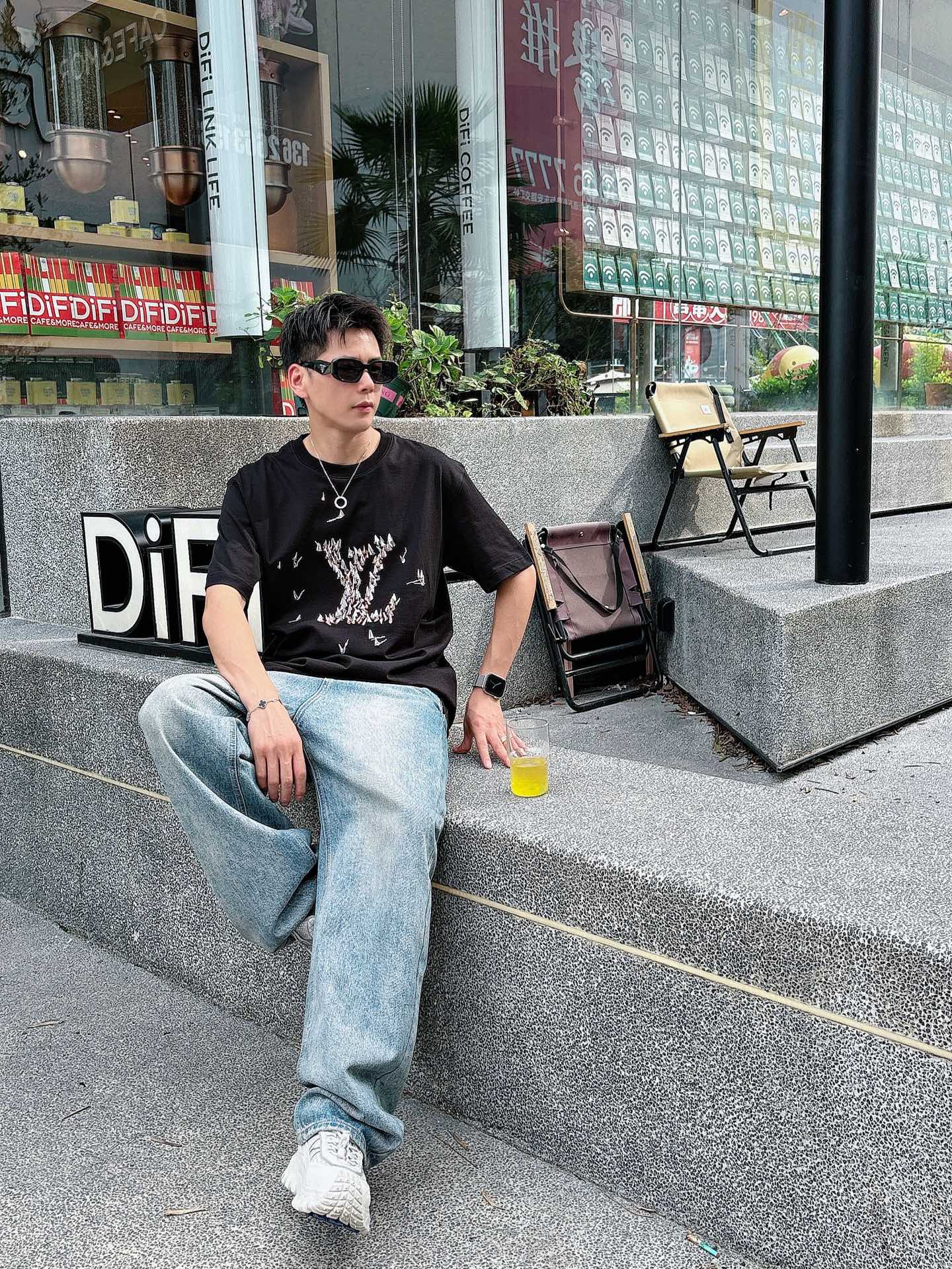 LV一比一短袖T恤 飛鳥圖案拼接字母設計 寬鬆休閒款 黑色| 17 LV一比一短袖T恤 飛鳥圖案拼接字母設計 寬鬆休閒款 黑色
