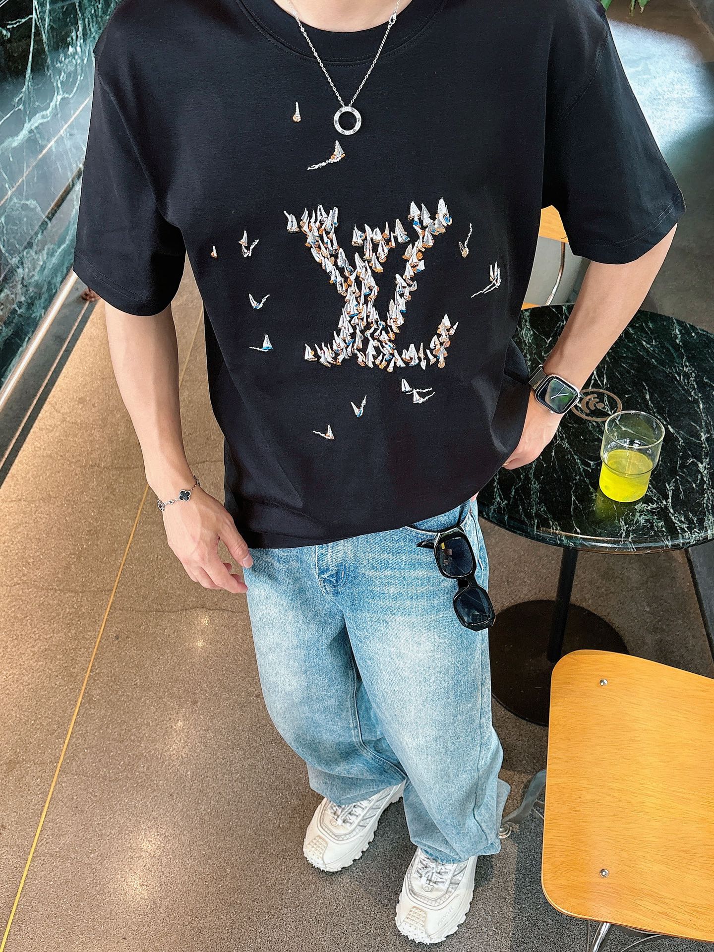 LV一比一短袖T恤 飛鳥圖案拼接字母設計 寬鬆休閒款 黑色| 8 LV一比一短袖T恤 飛鳥圖案拼接字母設計 寬鬆休閒款 黑色