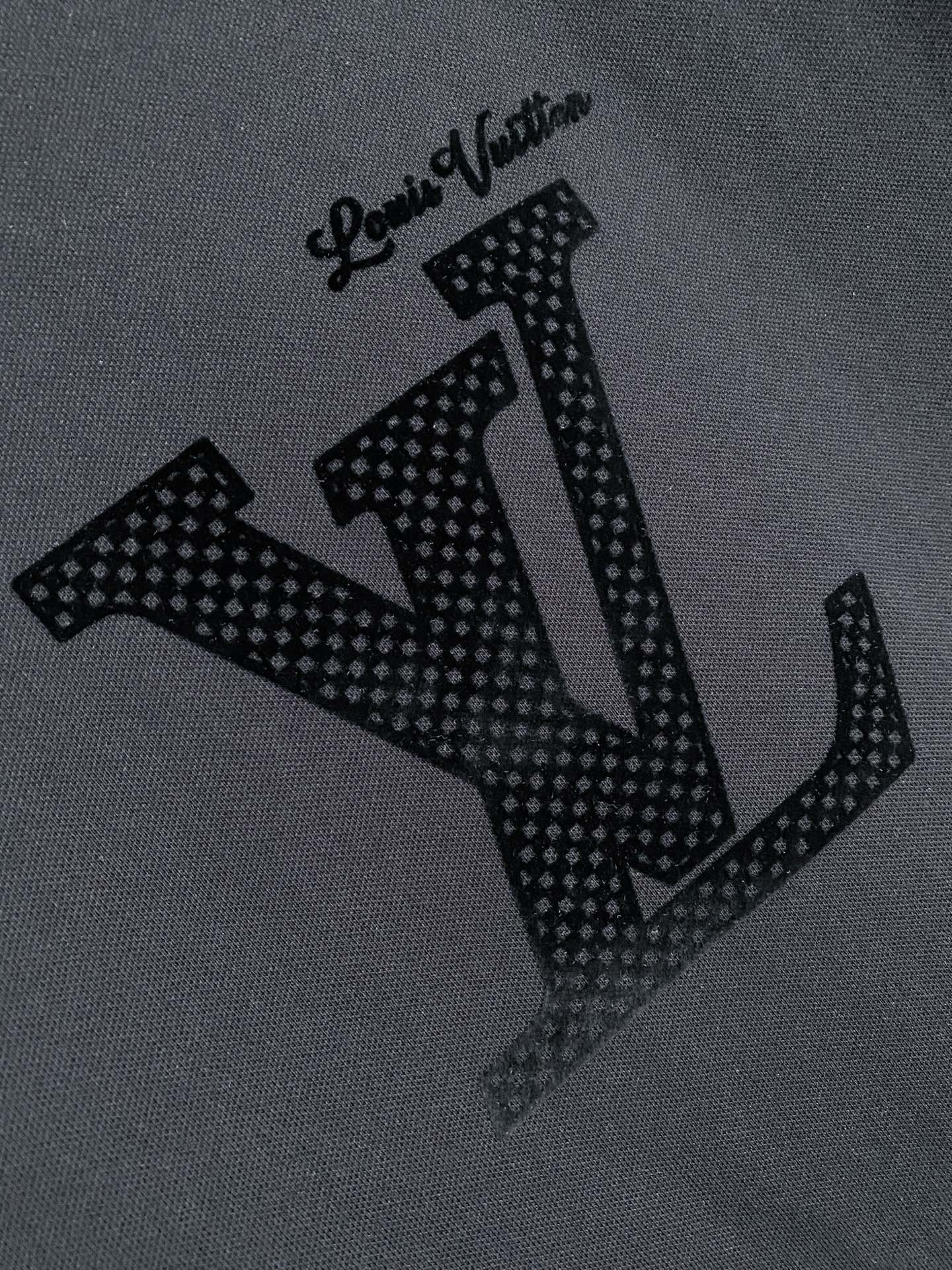 LV一比一POLO衫 經典暗紋印花設計 休閒百搭款 黑色| 12 LV一比一POLO衫 經典暗紋印花設計 休閒百搭款 黑色