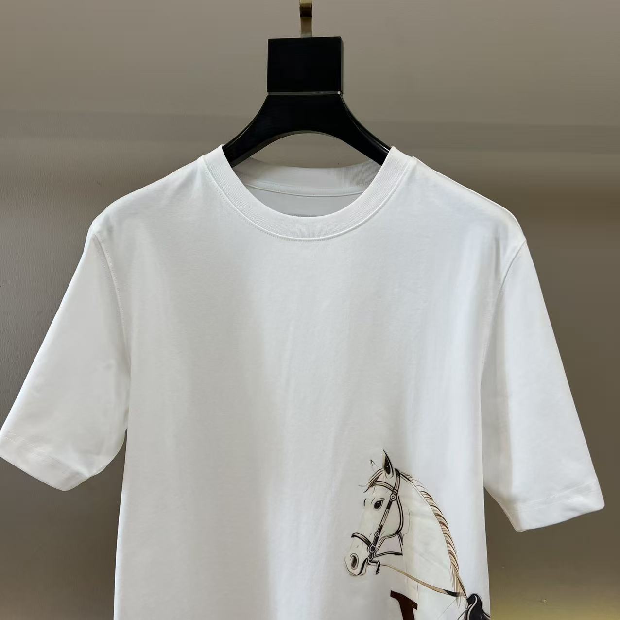LV一比一短袖T恤 馬圖印花設計 清爽百搭款 白色| 11 LV一比一短袖T恤 馬圖印花設計 清爽百搭款 白色
