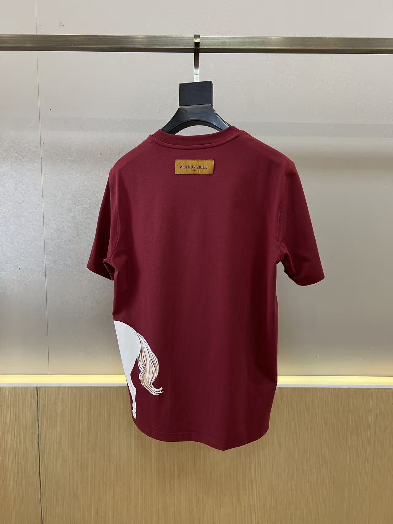 LV高仿短袖T恤 馬圖印花設計 潮流寬鬆款 红色| 14 LV高仿短袖T恤 馬圖印花設計 潮流寬鬆款 红色