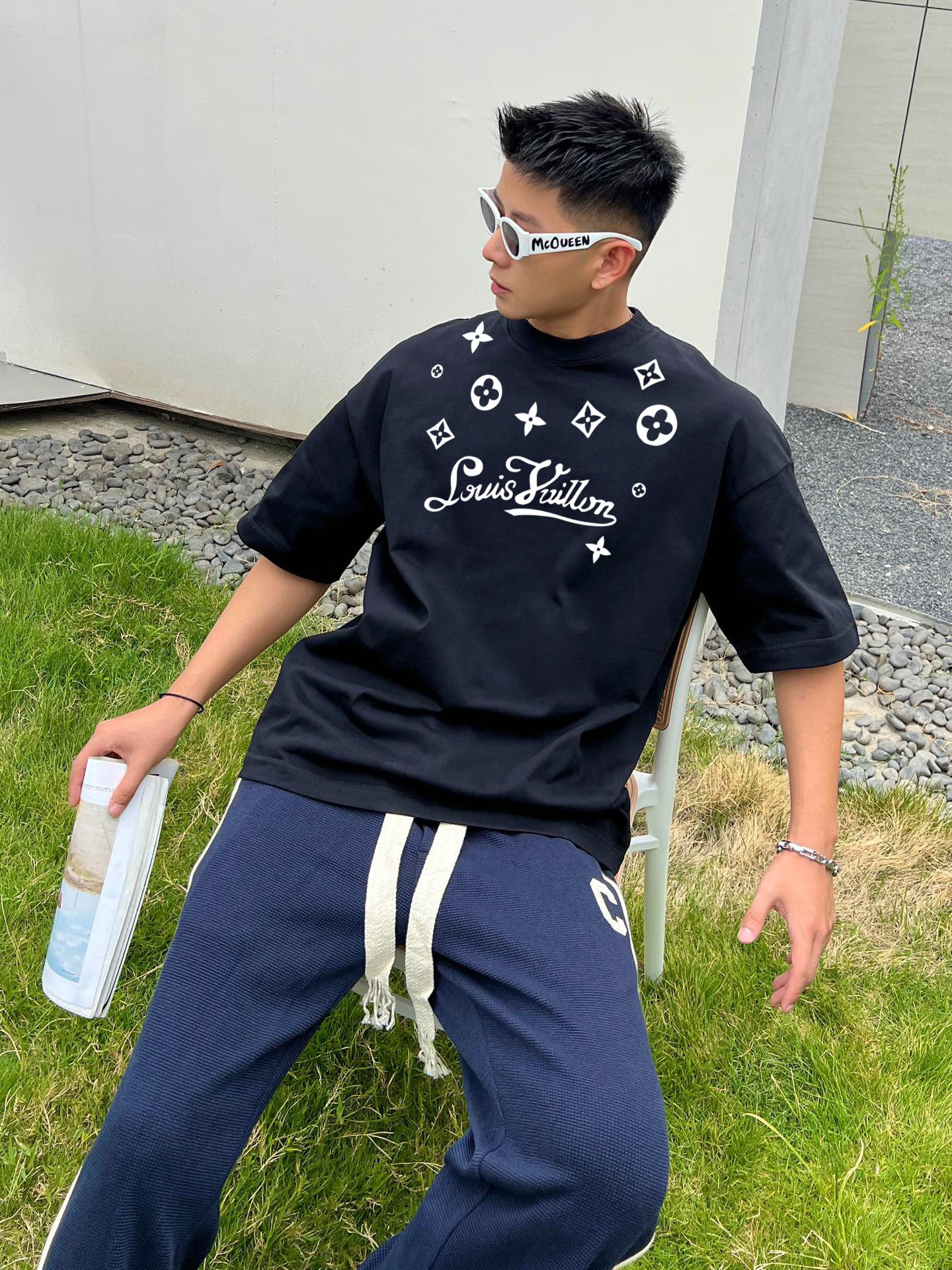 LV原單短袖T恤 經典滿版Logo印花設計 寬鬆百搭款 黑色| 7 LV原單短袖T恤 經典滿版Logo印花設計 寬鬆百搭款 黑色
