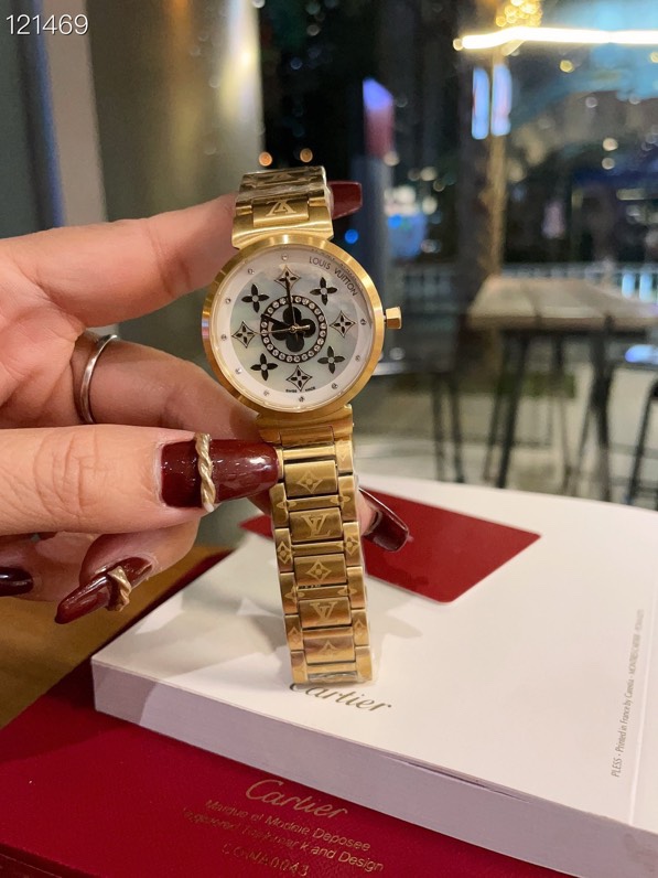 LV高仿女士腕錶 金色鏈條錶帶 鑲鑽奢華時尚款| 14 LV高仿女士腕錶 金色鏈條錶帶 鑲鑽奢華時尚款