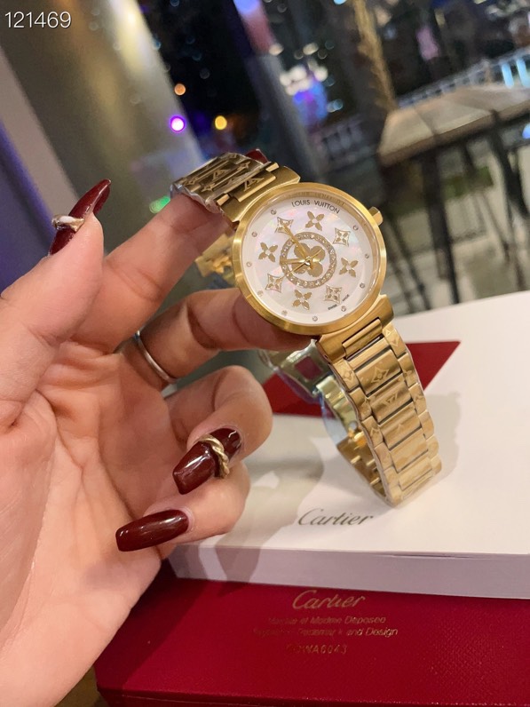 LV高仿女士腕錶 金色鏈條錶帶 鑲鑽奢華時尚款| 11 LV高仿女士腕錶 金色鏈條錶帶 鑲鑽奢華時尚款