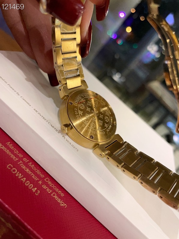 LV高仿女士腕錶 金色鏈條錶帶 鑲鑽奢華時尚款| 10 LV高仿女士腕錶 金色鏈條錶帶 鑲鑽奢華時尚款