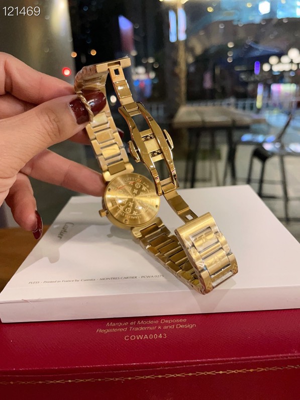 LV高仿女士腕錶 金色鏈條錶帶 鑲鑽奢華時尚款| 9 LV高仿女士腕錶 金色鏈條錶帶 鑲鑽奢華時尚款