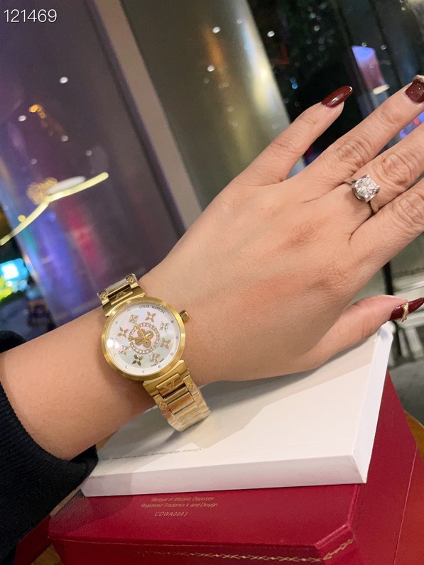 LV高仿女士腕錶 金色鏈條錶帶 鑲鑽奢華時尚款| 7 LV高仿女士腕錶 金色鏈條錶帶 鑲鑽奢華時尚款