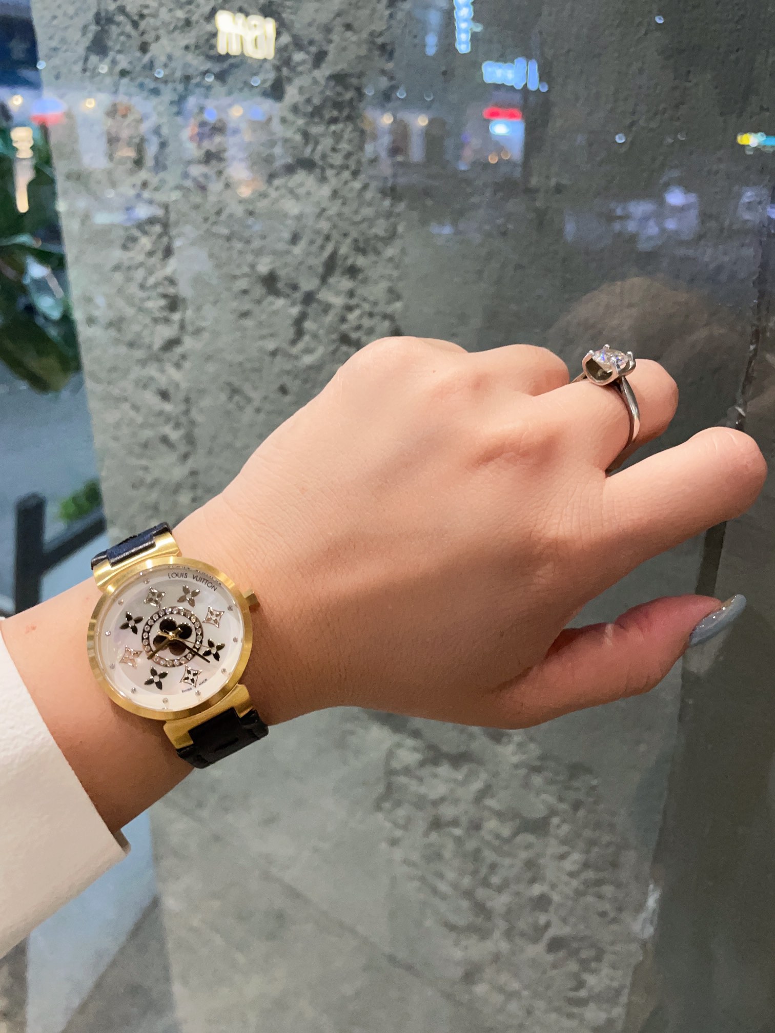 LV 高仿 女款 滿鑽花卉錶盤皮帶手錶 輕奢氣質百搭款| 9 LV 高仿 女款 滿鑽花卉錶盤皮帶手錶 輕奢氣質百搭款