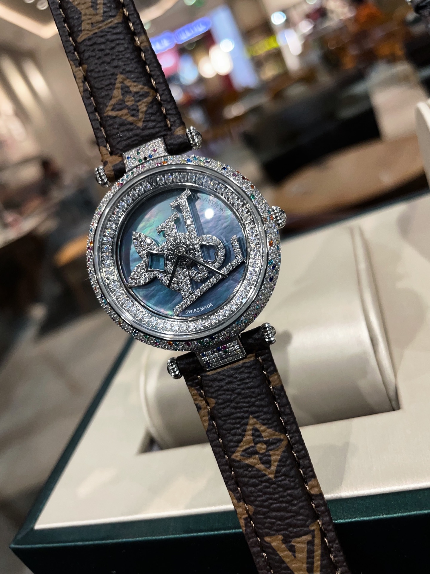 LV 原單 女款 滿鑽旋轉錶盤設計手錶 輕奢時尚氣質款| 13 LV 原單 女款 滿鑽旋轉錶盤設計手錶 輕奢時尚氣質款