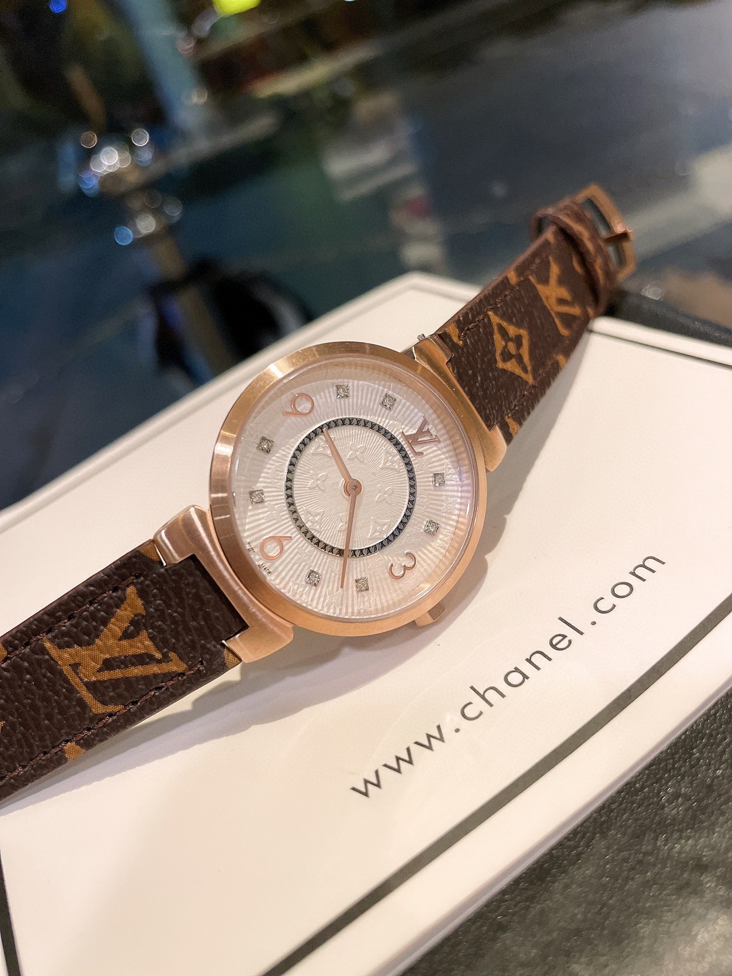 LV 高仿 女款 Monogram 錶帶簡約數字盤手錶 氣質款| 12 LV 高仿 女款 Monogram 錶帶簡約數字盤手錶 氣質款