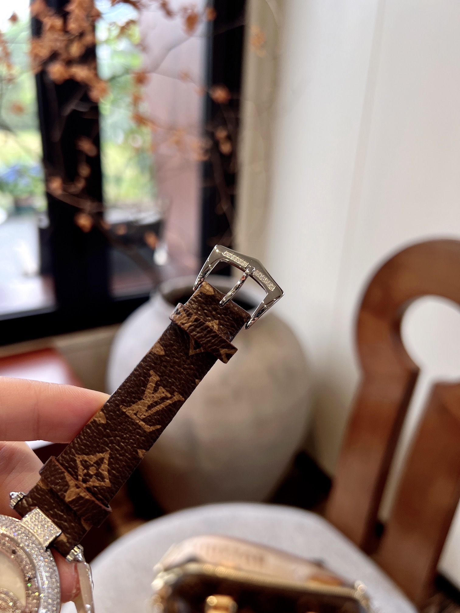 LV 高仿 女款 花卉滿鑽錶盤皮帶手錶 優雅氣質款| 7 LV 高仿 女款 花卉滿鑽錶盤皮帶手錶 優雅氣質款