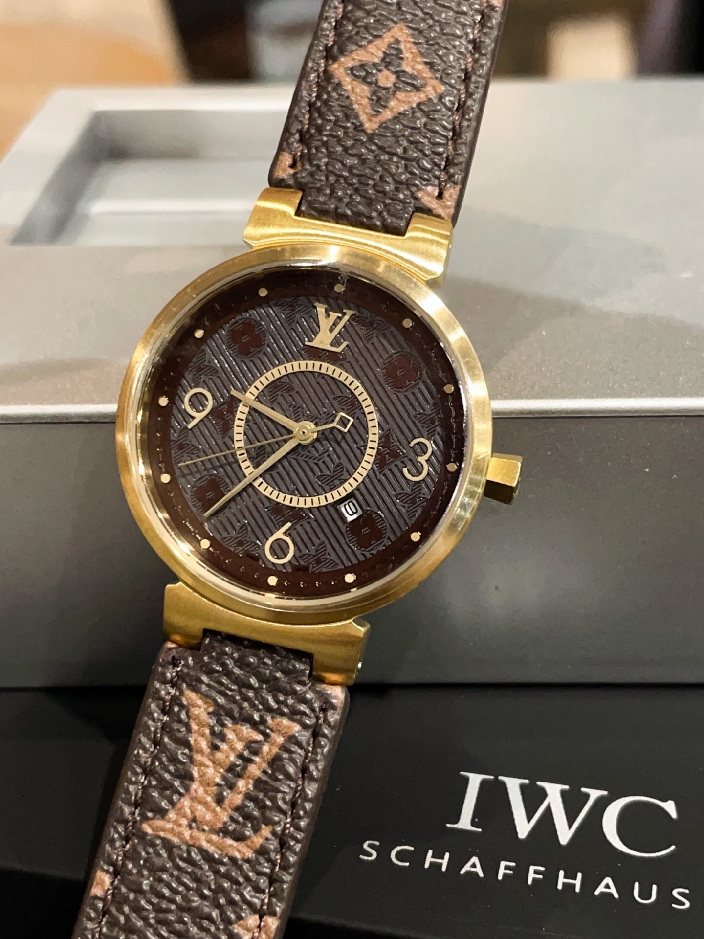LV 高仿 女款 Monogram 復古數字錶盤皮帶手錶 氣質百搭款| 13 LV 高仿 女款 Monogram 復古數字錶盤皮帶手錶 氣質百搭款