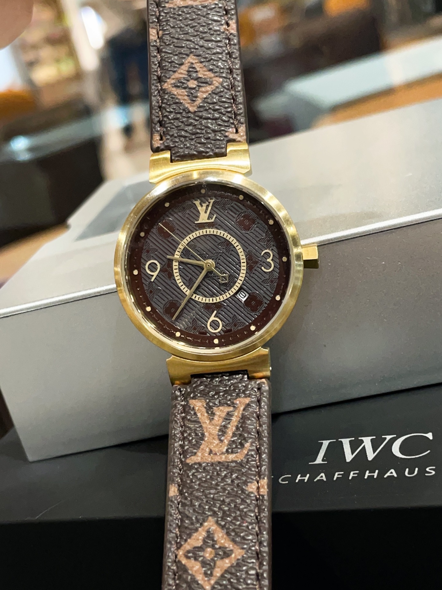 LV 高仿 女款 Monogram 復古數字錶盤皮帶手錶 氣質百搭款| 12 LV 高仿 女款 Monogram 復古數字錶盤皮帶手錶 氣質百搭款