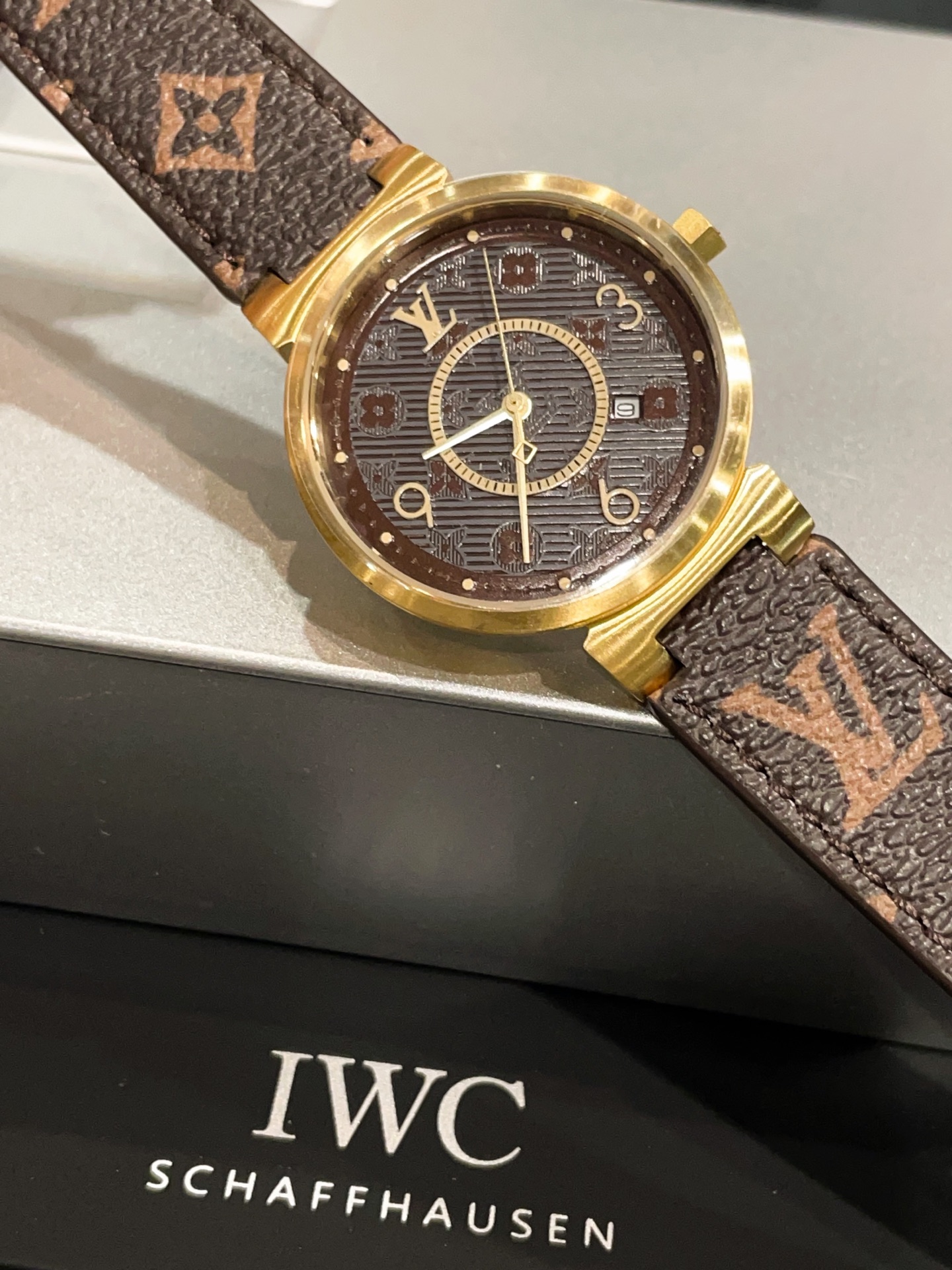 LV 高仿 女款 Monogram 復古數字錶盤皮帶手錶 氣質百搭款| 11 LV 高仿 女款 Monogram 復古數字錶盤皮帶手錶 氣質百搭款