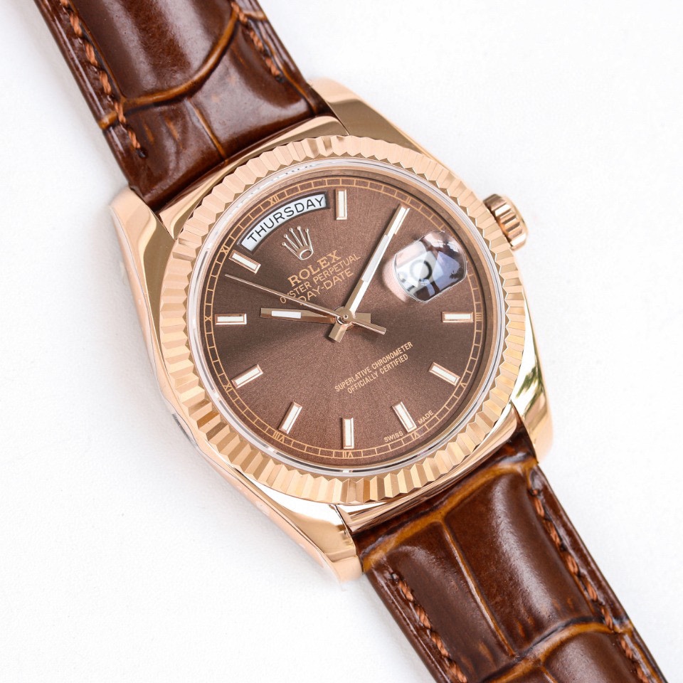 高仿 Rolex 總統表玫瑰金黑盤皮帶星期日历男士高仿腕錶| 12 高仿 Rolex 總統表玫瑰金黑盤皮帶星期日历男士高仿腕錶
