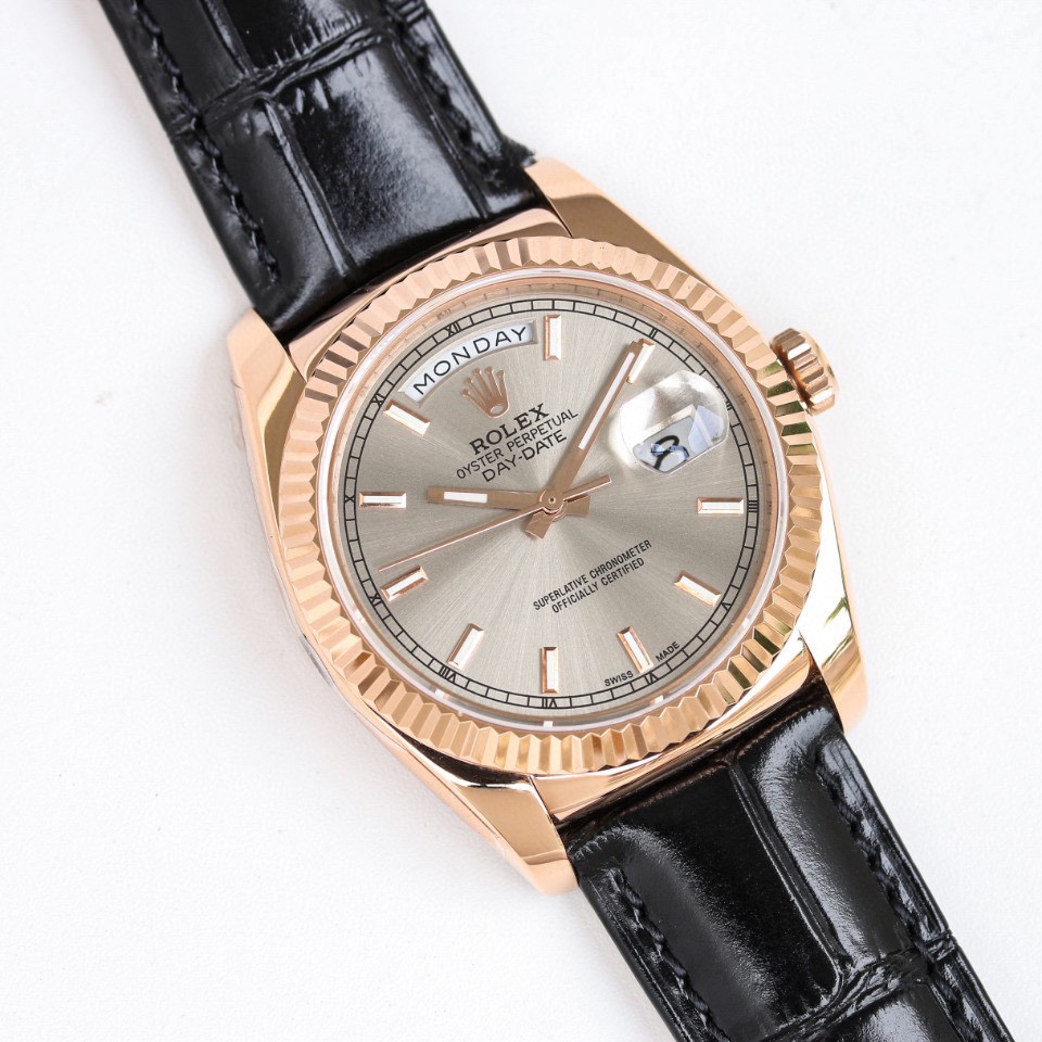 高仿 Rolex 總統表玫瑰金黑盤皮帶星期日历男士高仿腕錶| 10 高仿 Rolex 總統表玫瑰金黑盤皮帶星期日历男士高仿腕錶