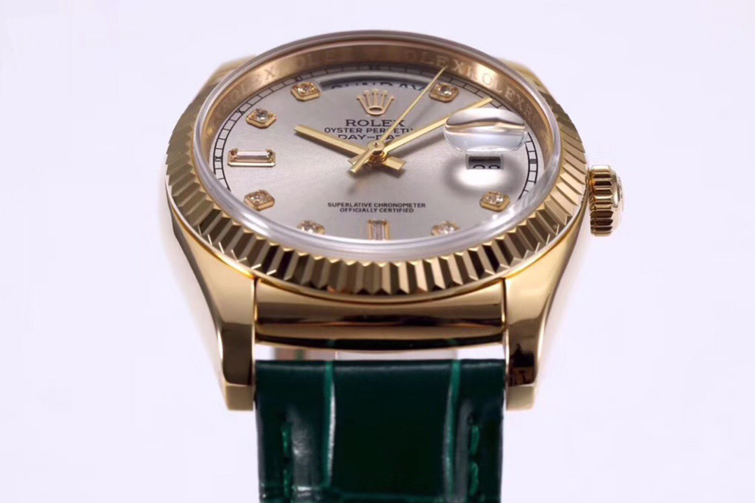 高仿 Rolex 總統表香檳盤金殼綠色皮帶星期日历高仿腕錶| 13 高仿 Rolex 總統表香檳盤金殼綠色皮帶星期日历高仿腕錶