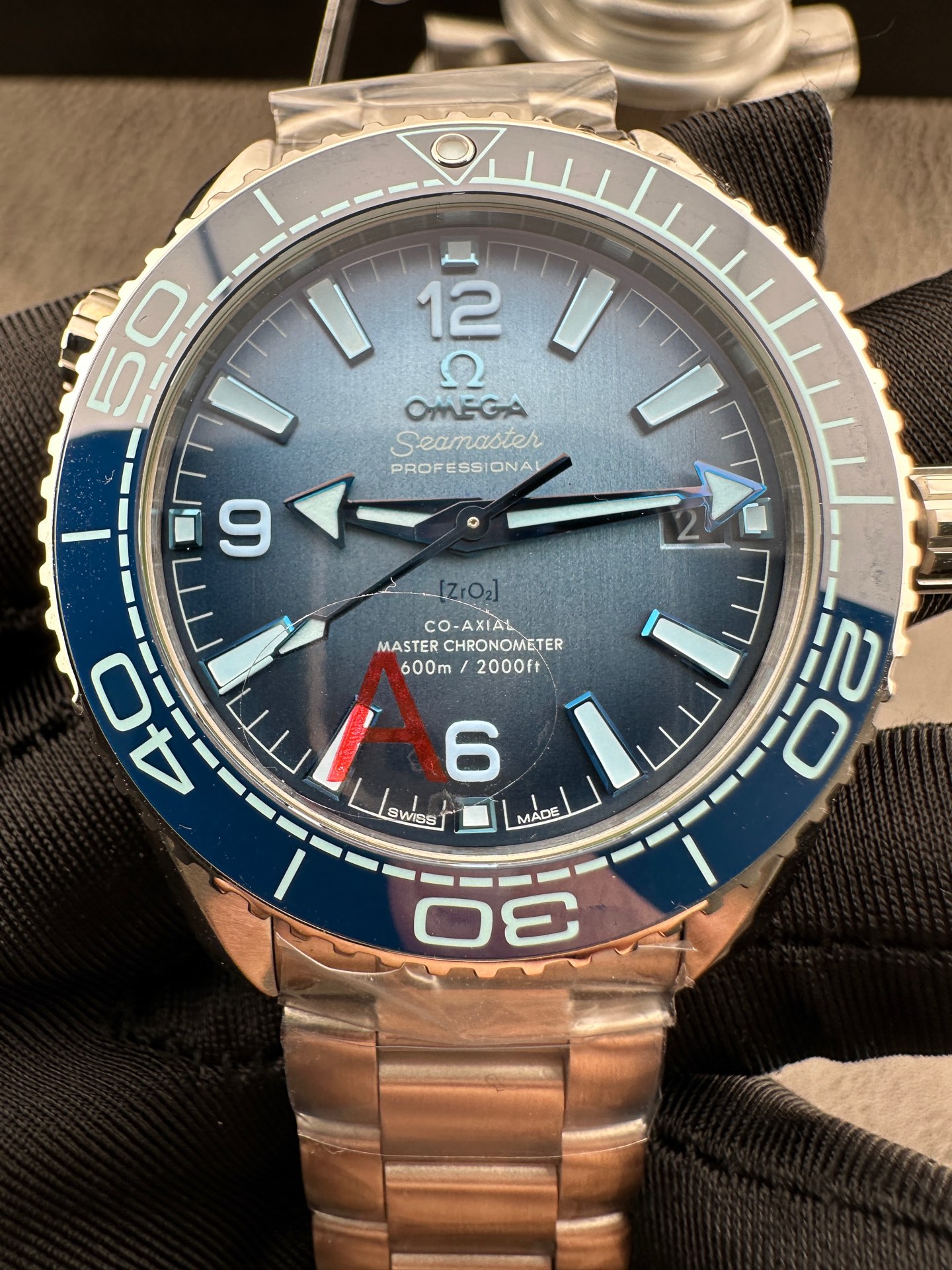 高仿 Rolex 總統表鑽圈黑盤金帶星期日历高仿高端腕錶| 12 高仿 Rolex 總統表鑽圈黑盤金帶星期日历高仿高端腕錶