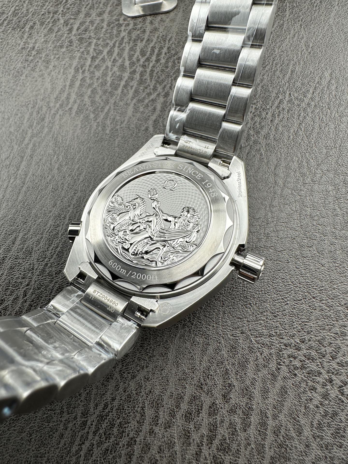 高仿 Rolex 總統表鑽圈黑盤金帶星期日历高仿高端腕錶| 9 高仿 Rolex 總統表鑽圈黑盤金帶星期日历高仿高端腕錶