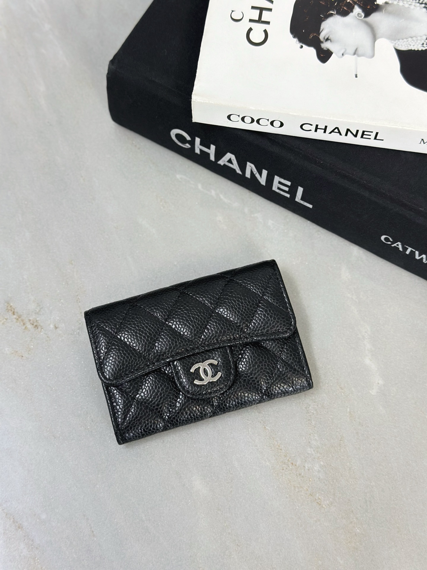 Chanel 高仿 黑色菱格拉鍊短夾 CC金標小香零錢包| 11 Chanel 高仿 黑色菱格拉鍊短夾 CC金標小香零錢包