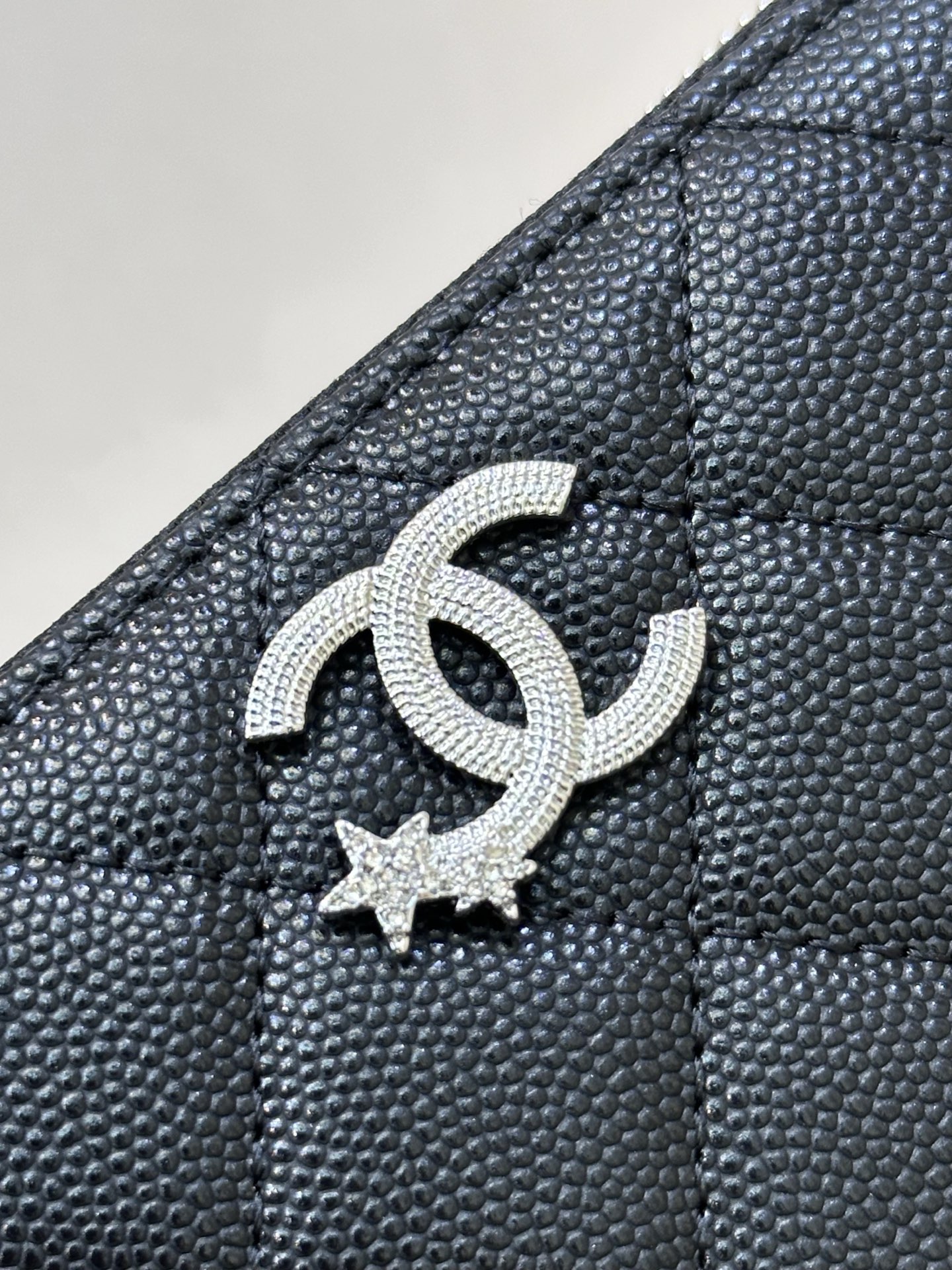 Chanel 高仿 黑色菱格長夾 CC金標拉鍊皮夾| 12 Chanel 高仿 黑色菱格長夾 CC金標拉鍊皮夾