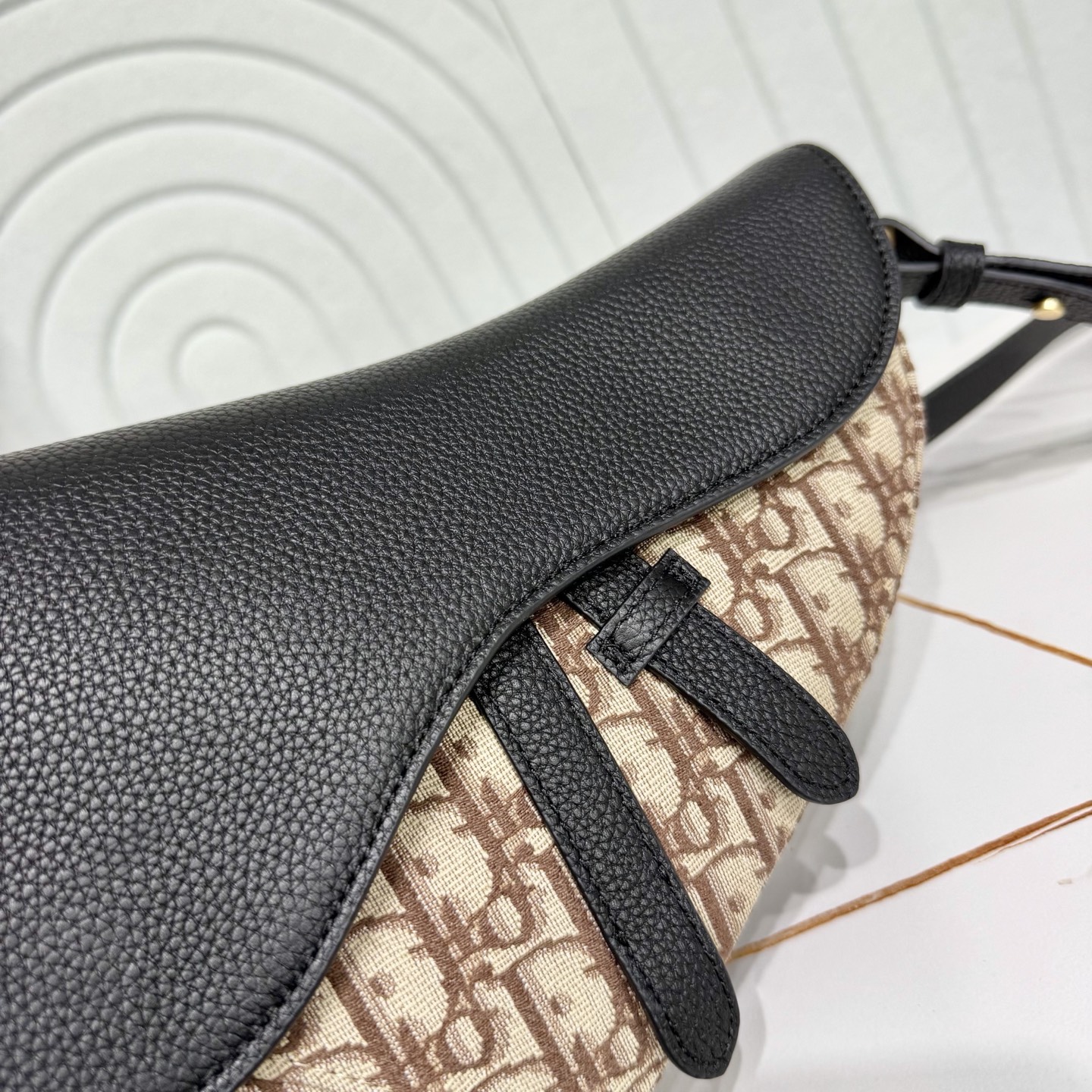 Dior 高仿 Saddle 馬鞍包 經典Oblique老花拼接黑色皮革斜背包| 13 Dior 高仿 Saddle 馬鞍包 經典Oblique老花拼接黑色皮革斜背包