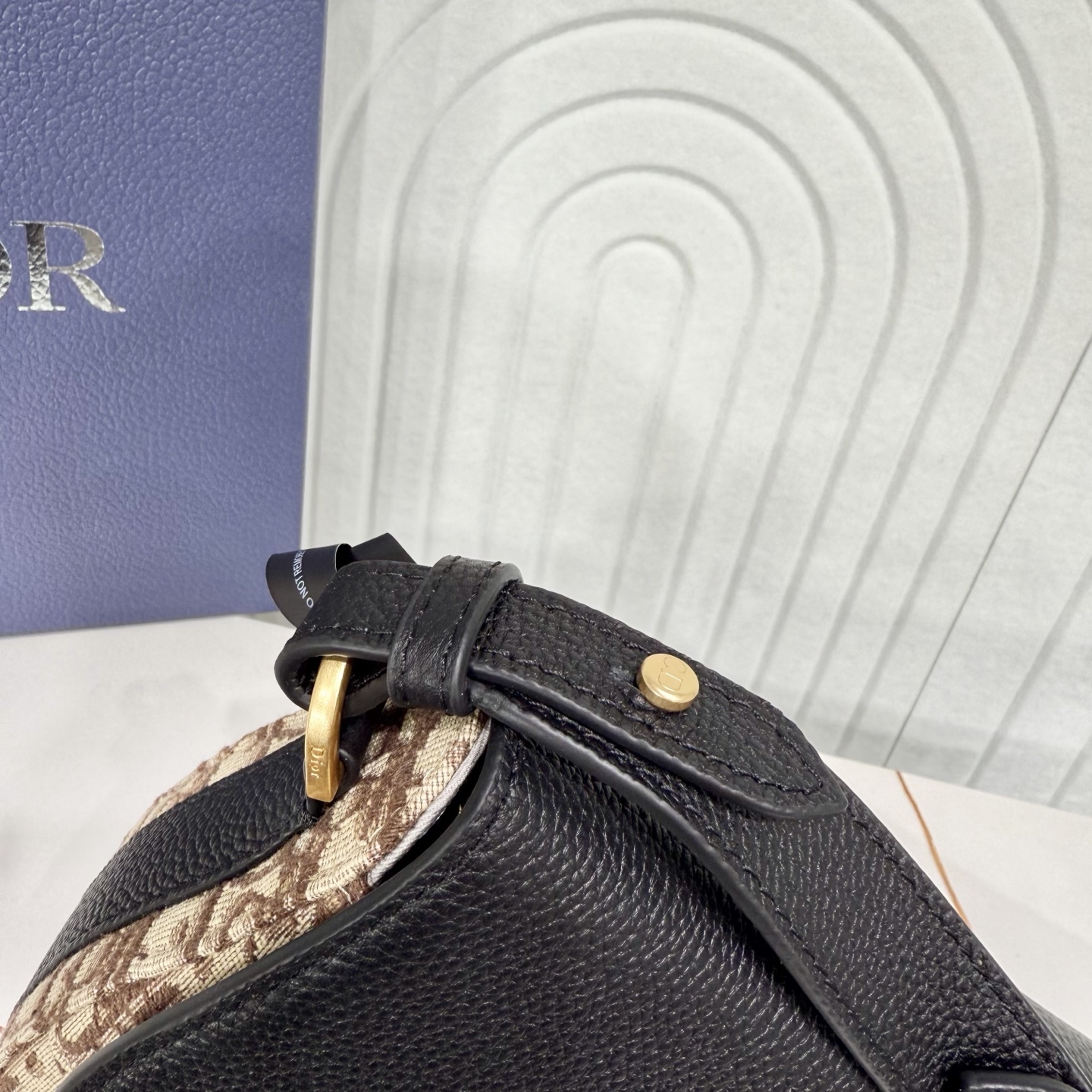 Dior 高仿 Saddle 馬鞍包 經典Oblique老花拼接黑色皮革斜背包| 11 Dior 高仿 Saddle 馬鞍包 經典Oblique老花拼接黑色皮革斜背包