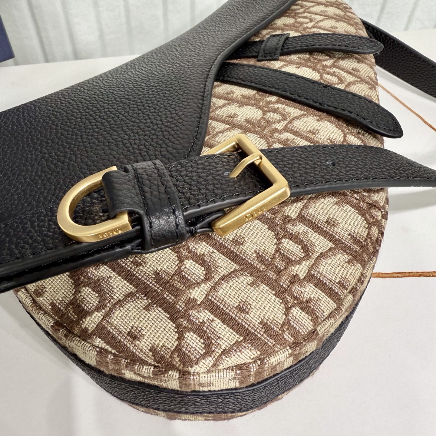 Dior 高仿 Saddle 馬鞍包 經典Oblique老花拼接黑色皮革斜背包| 10 Dior 高仿 Saddle 馬鞍包 經典Oblique老花拼接黑色皮革斜背包