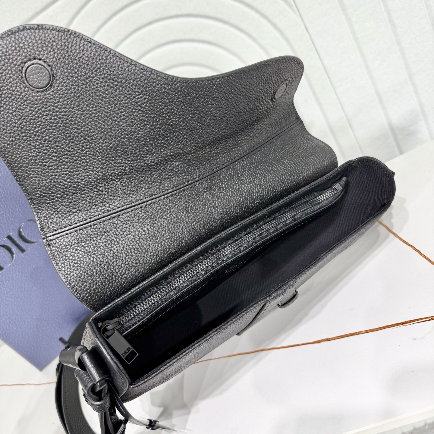 Dior 高仿 Saddle 馬鞍包 全黑荔枝紋牛皮斜背包簡約款| 7 Dior 高仿 Saddle 馬鞍包 全黑荔枝紋牛皮斜背包簡約款