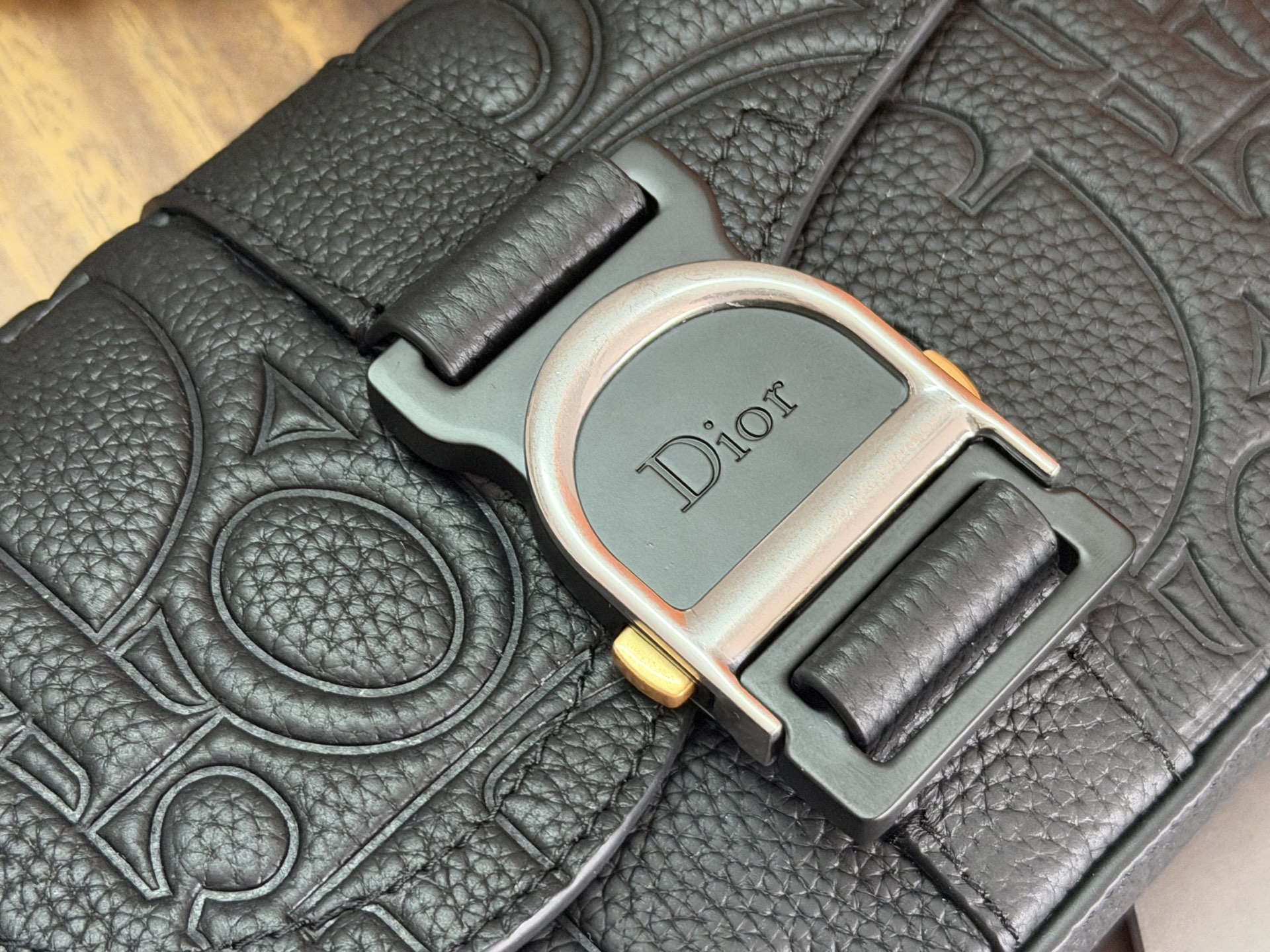 Dior 原單 Saddle 馬鞍包 黑色壓紋LOGO牛皮斜背包| 11 Dior 原單 Saddle 馬鞍包 黑色壓紋LOGO牛皮斜背包