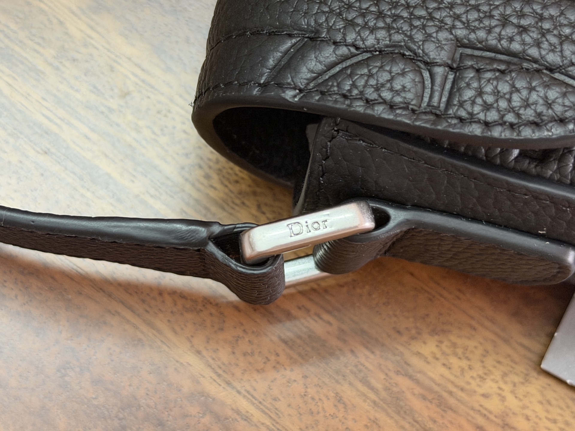 Dior 原單 Saddle 馬鞍包 黑色壓紋LOGO牛皮斜背包| 9 Dior 原單 Saddle 馬鞍包 黑色壓紋LOGO牛皮斜背包